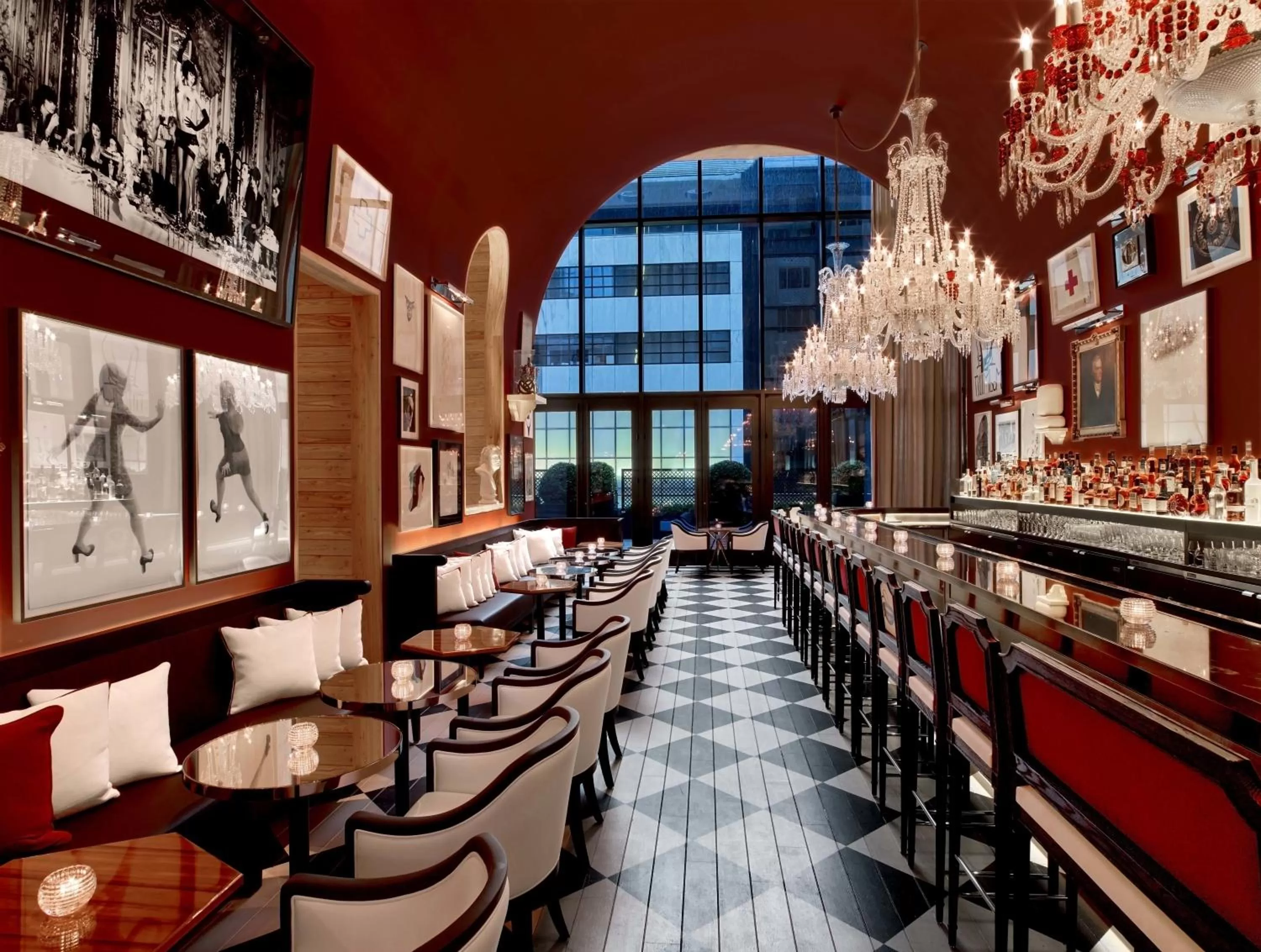 Lounge or bar in Baccarat Hotel and Residences New York