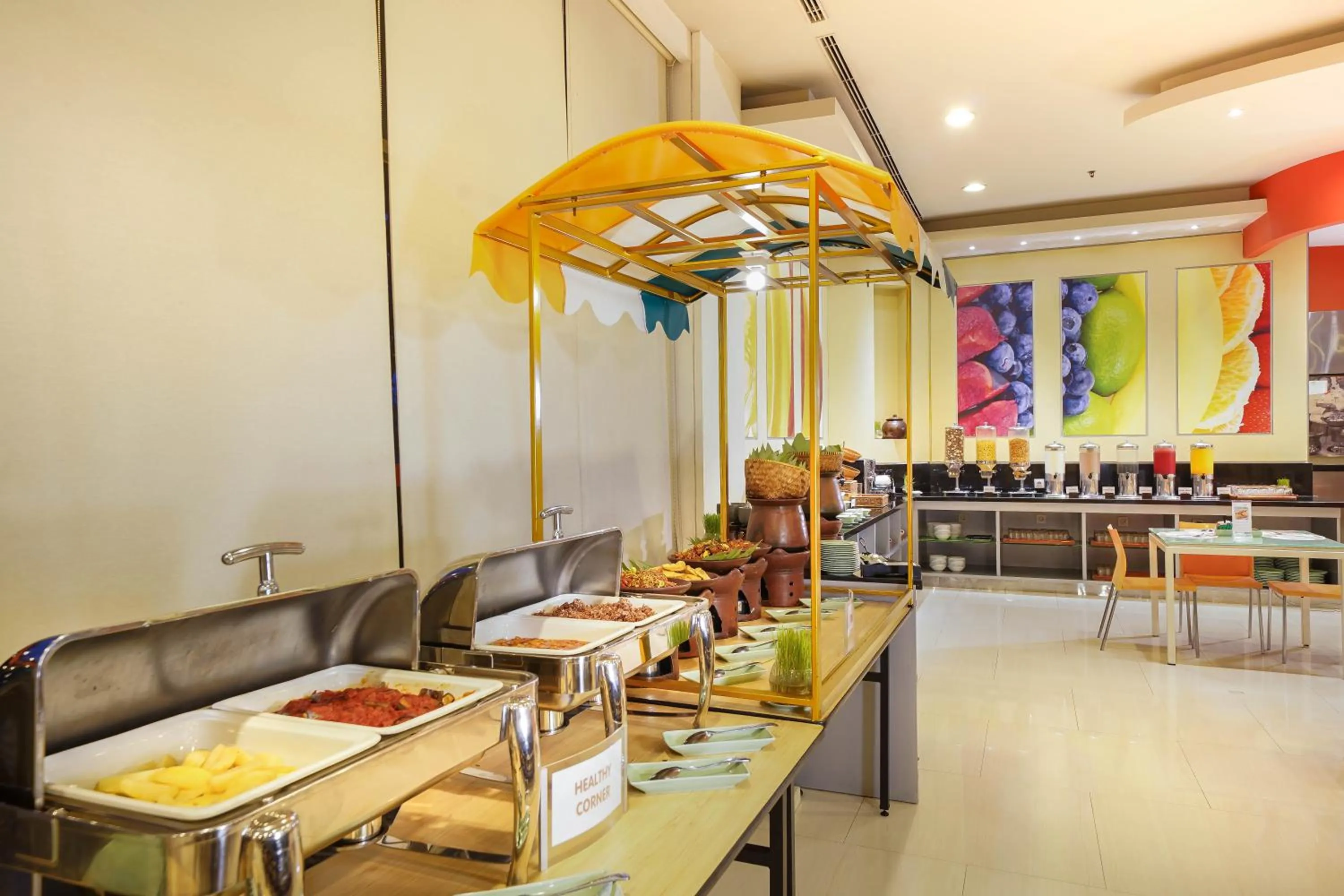 Restaurant/places to eat in HARRIS Hotel Sentul City Bogor