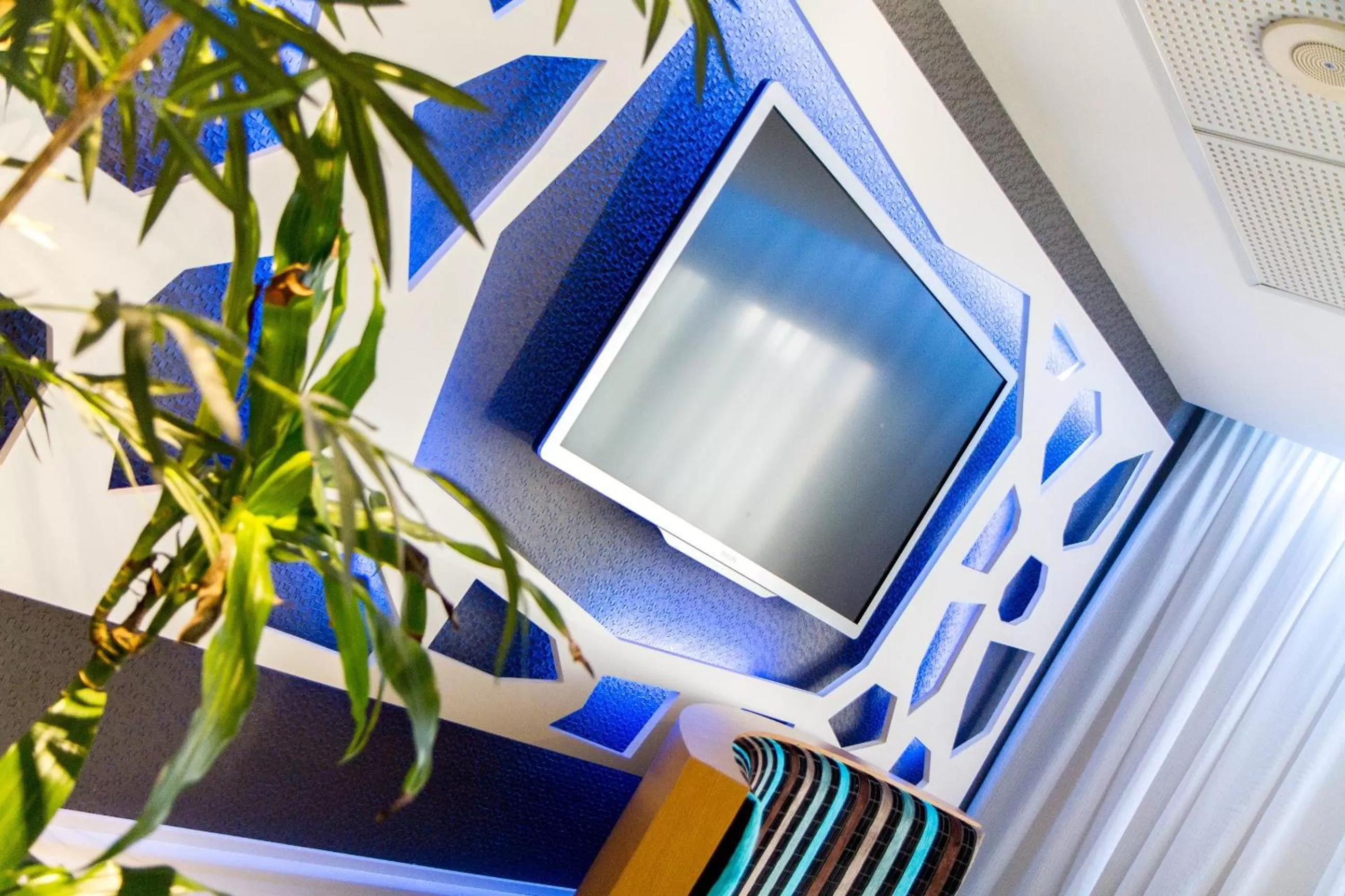 Lounge or bar in Holiday Inn Express Arras by IHG