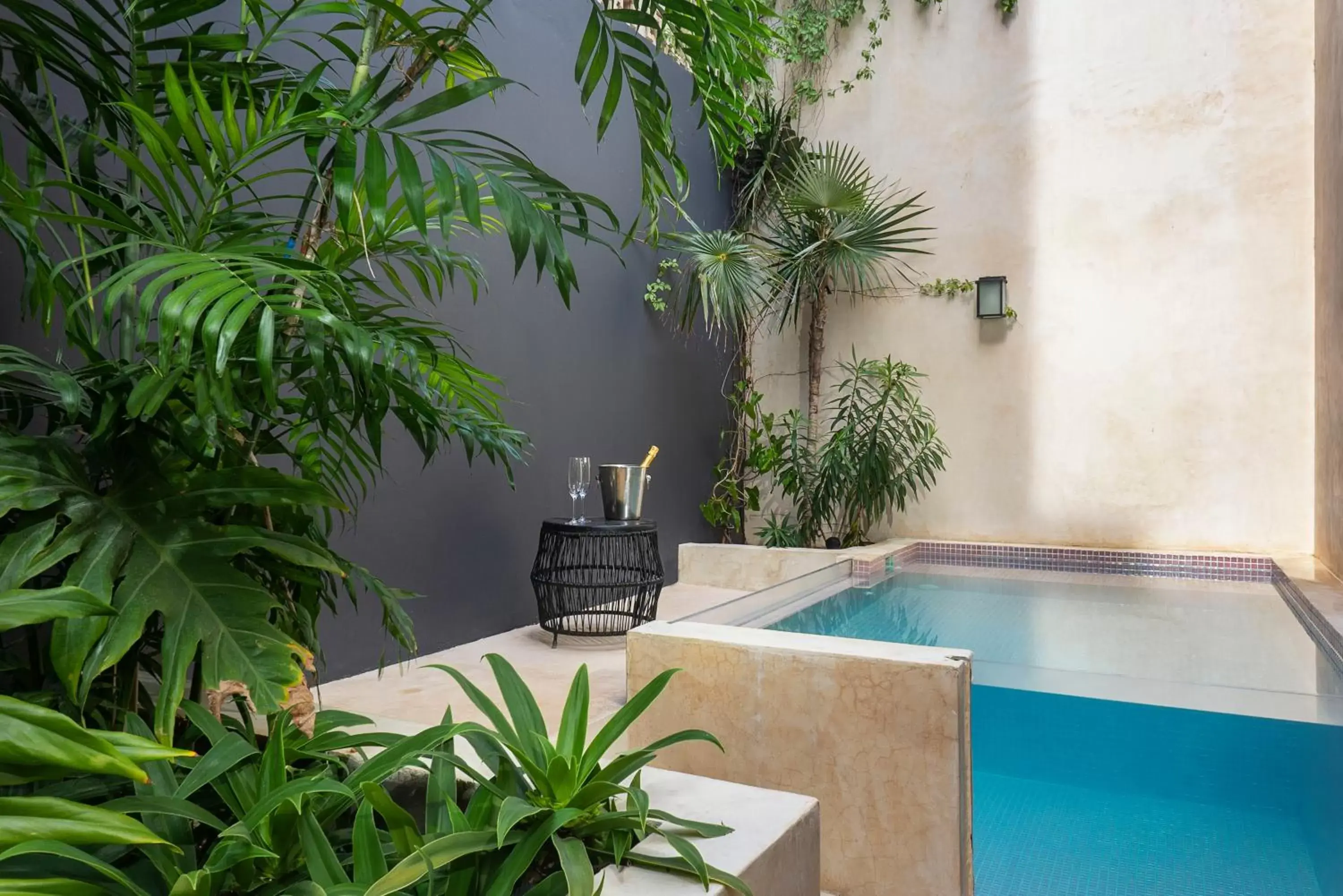 Studio with Spa Bath in UJO Condo Boutique Studio with Spa Bath in UJO Condo Boutique