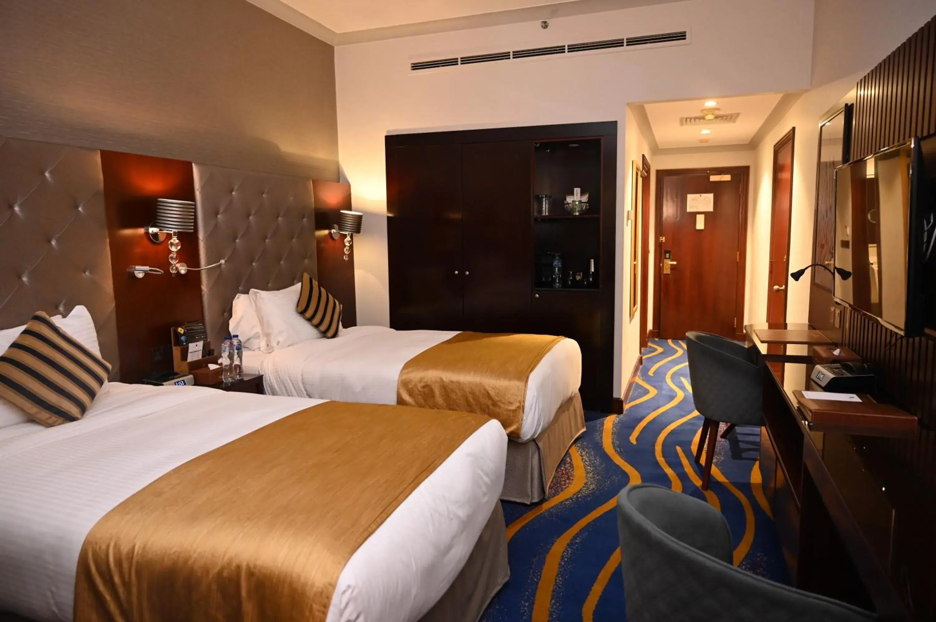 Deluxe Twin Bed Room with Haram view in Dar Al Taqwa Hotel Deluxe Twin Bed Room with Haram view in Dar Al Taqwa Hotel
