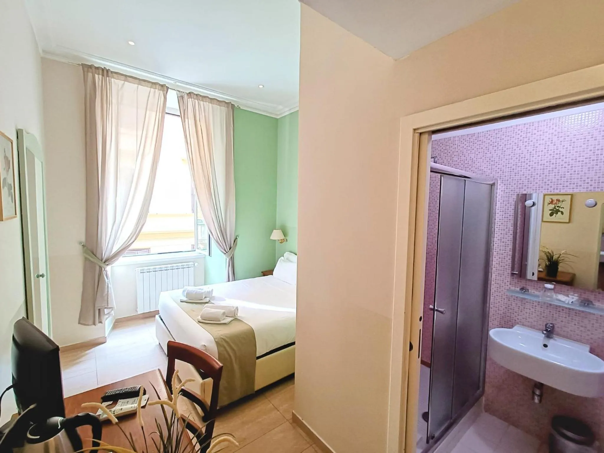 Photo of the whole room, Bed in Roman Terrace