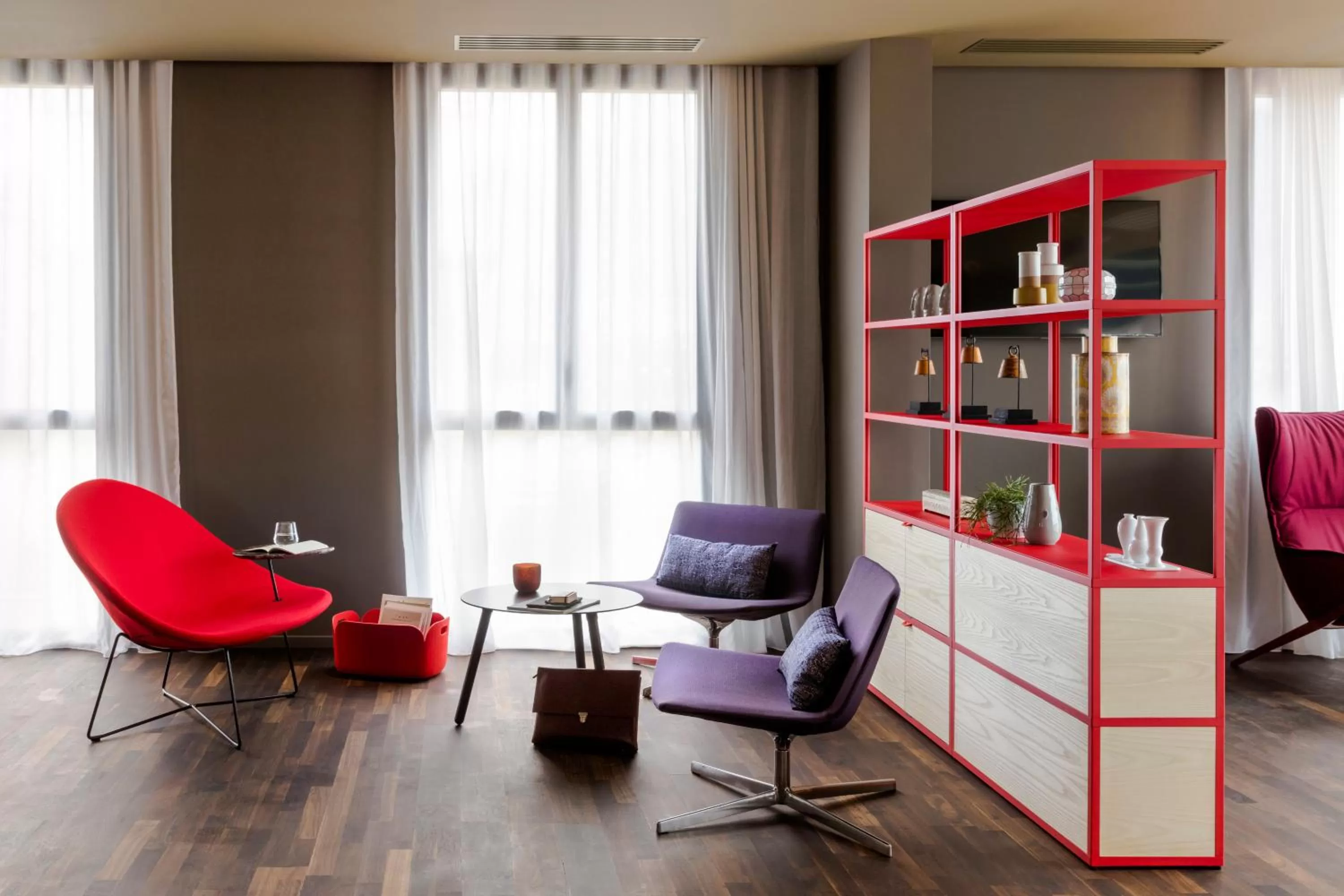 Communal lounge/ TV room in OKKO Hotels Paris Rueil-Malmaison