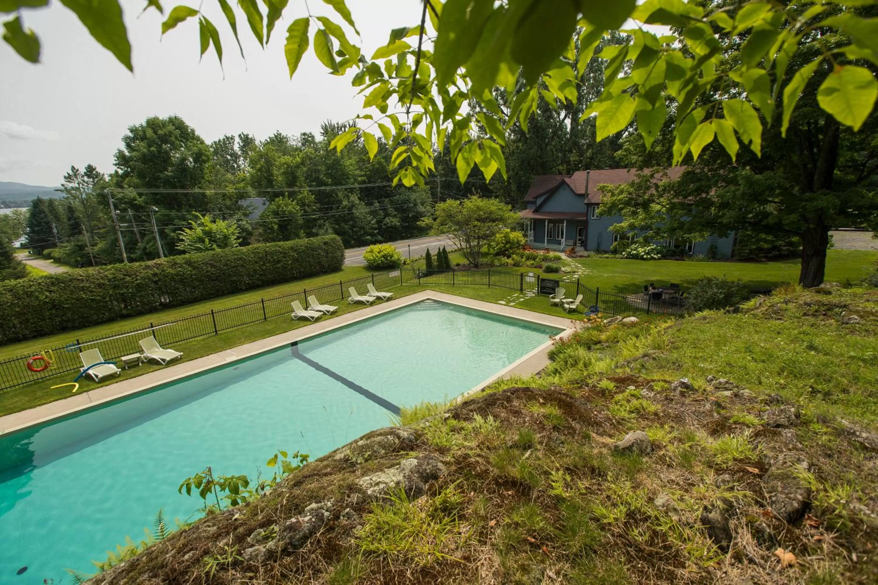 Swimming pool in Domaine Jolivent