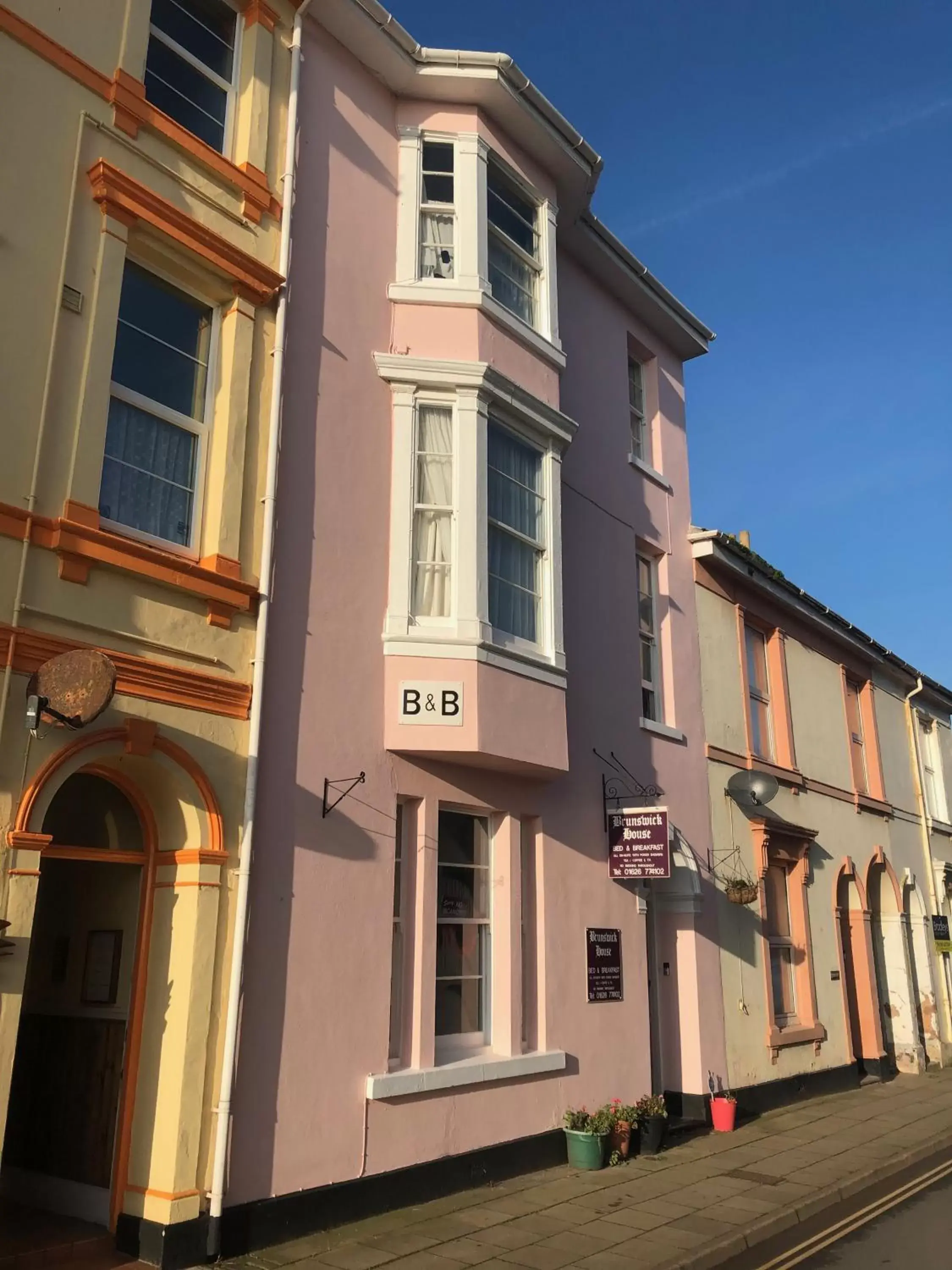 Property Building in Brunswick House Property Building in Brunswick House