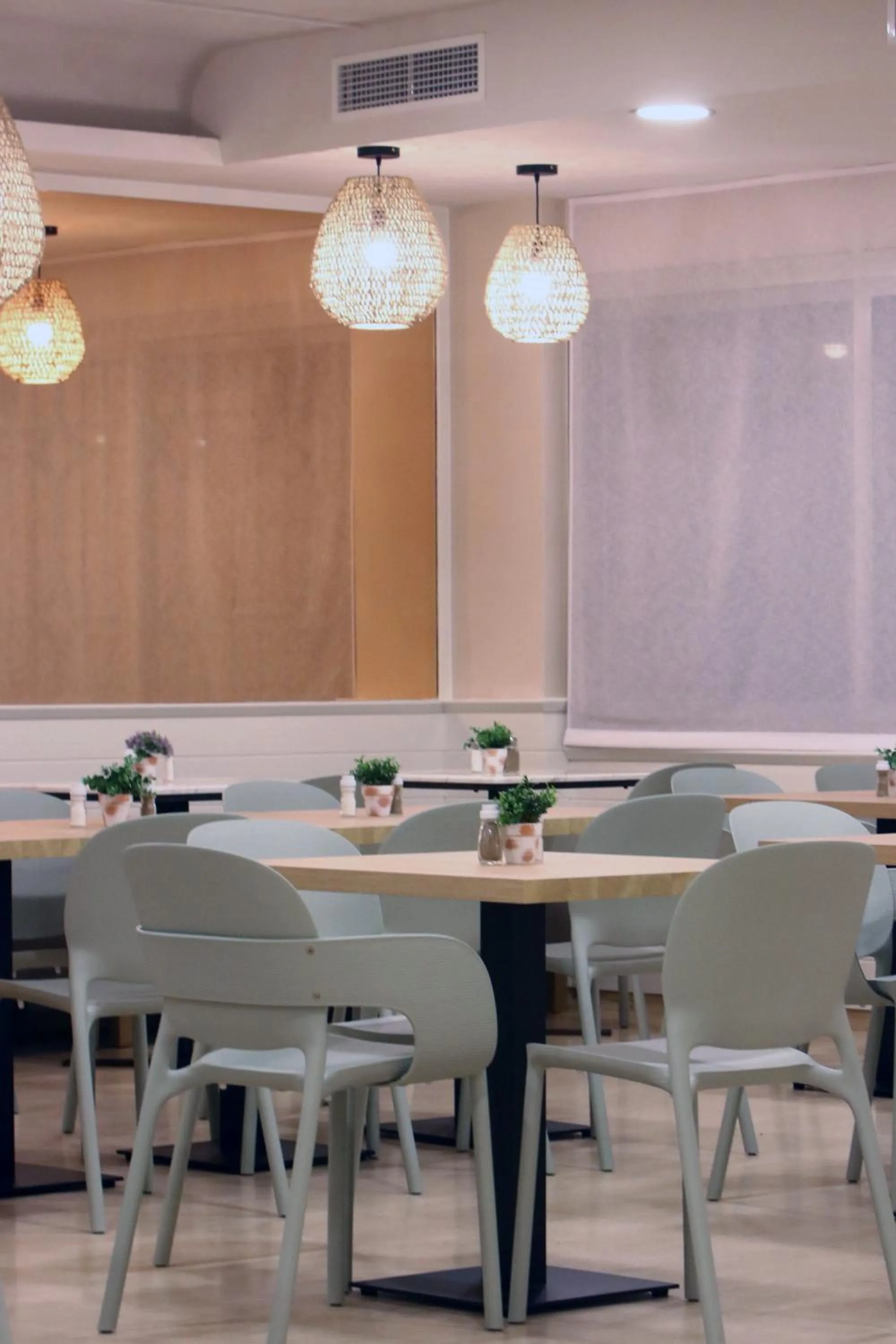 Restaurant/places to eat in Hotel Miramar