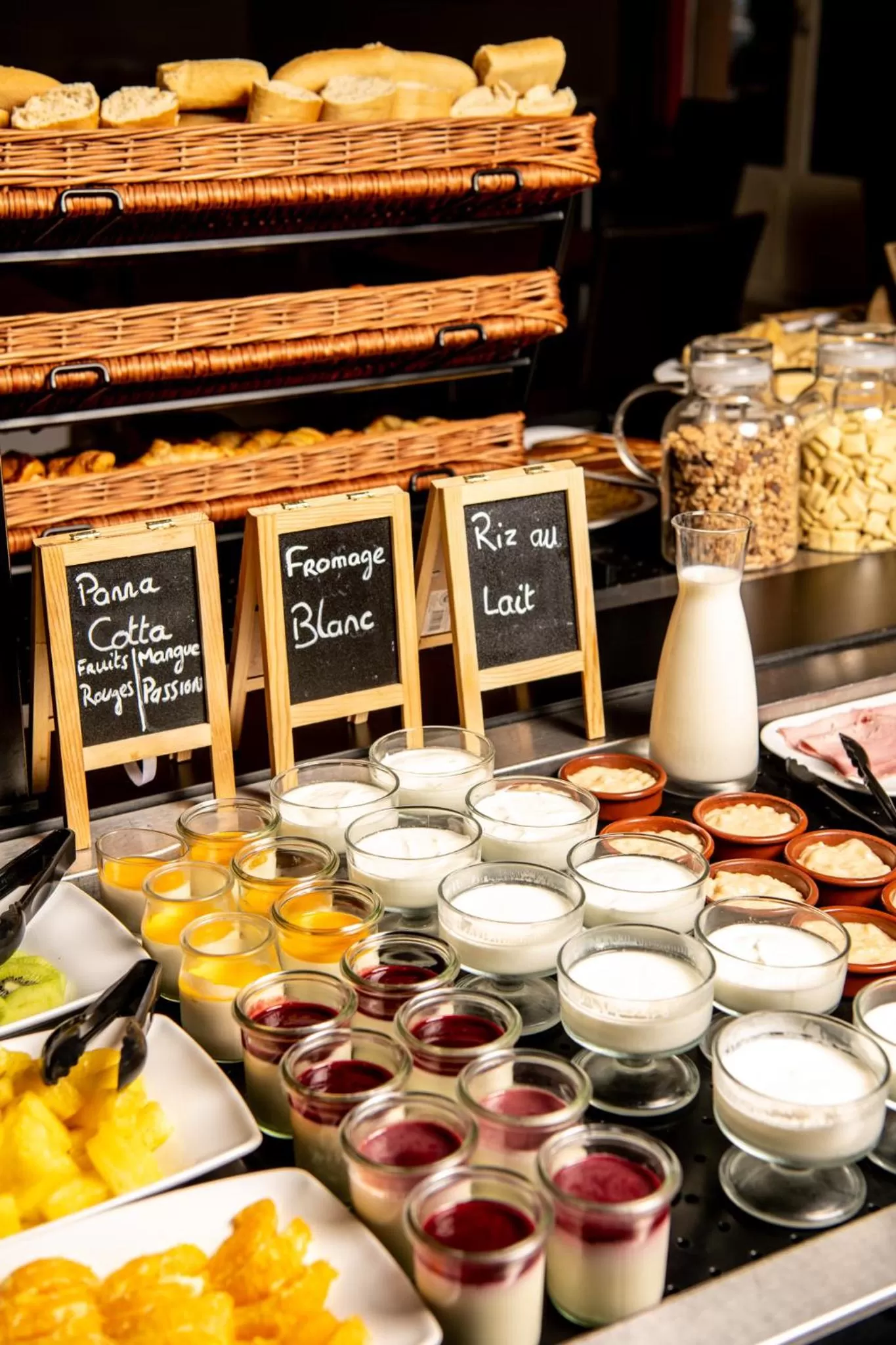 Continental breakfast in Hôtel Le Cyrano Bergerac