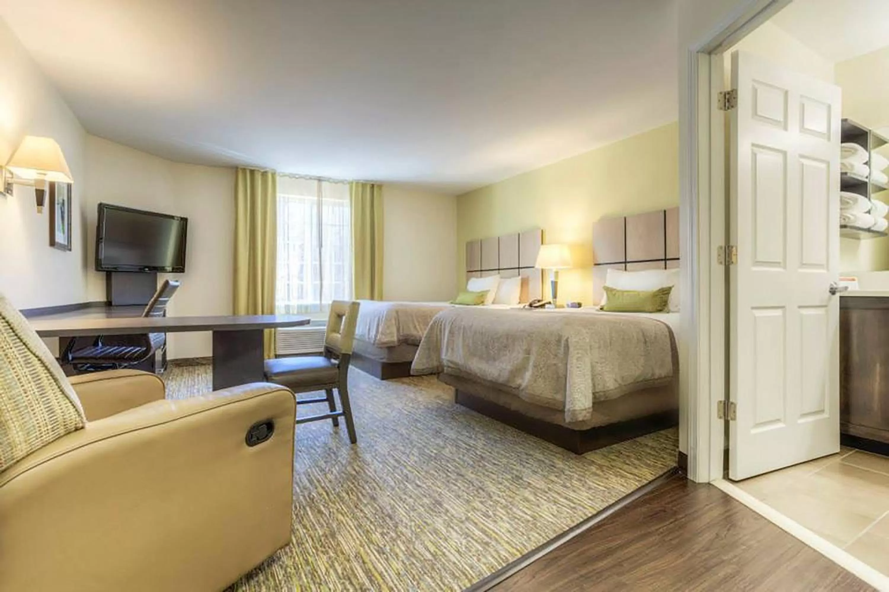 Bedroom, Bed in Candlewood Suites Mooresville Lake Norman,NC by IHG