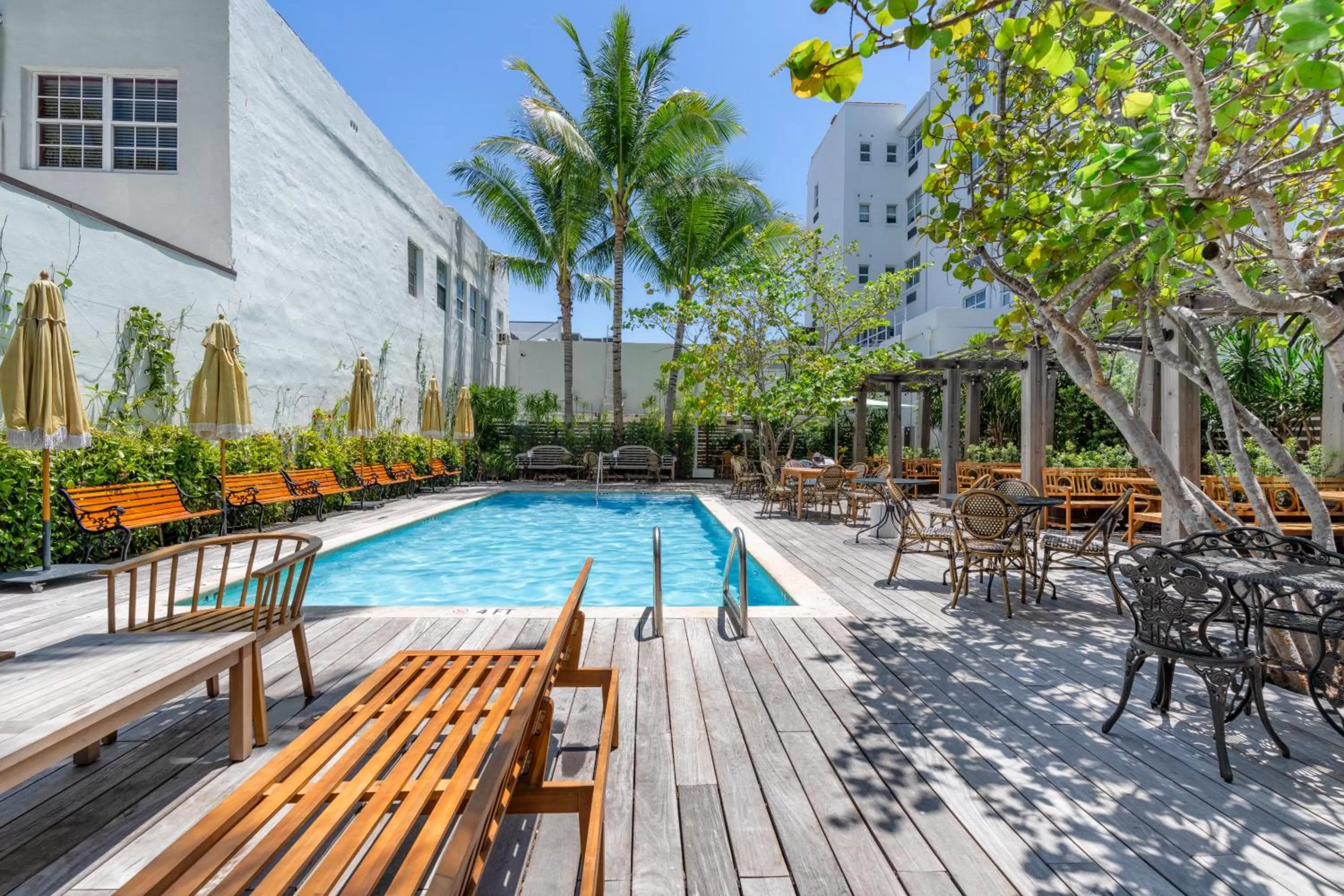 Swimming Pool in The Variety by LuxUrban