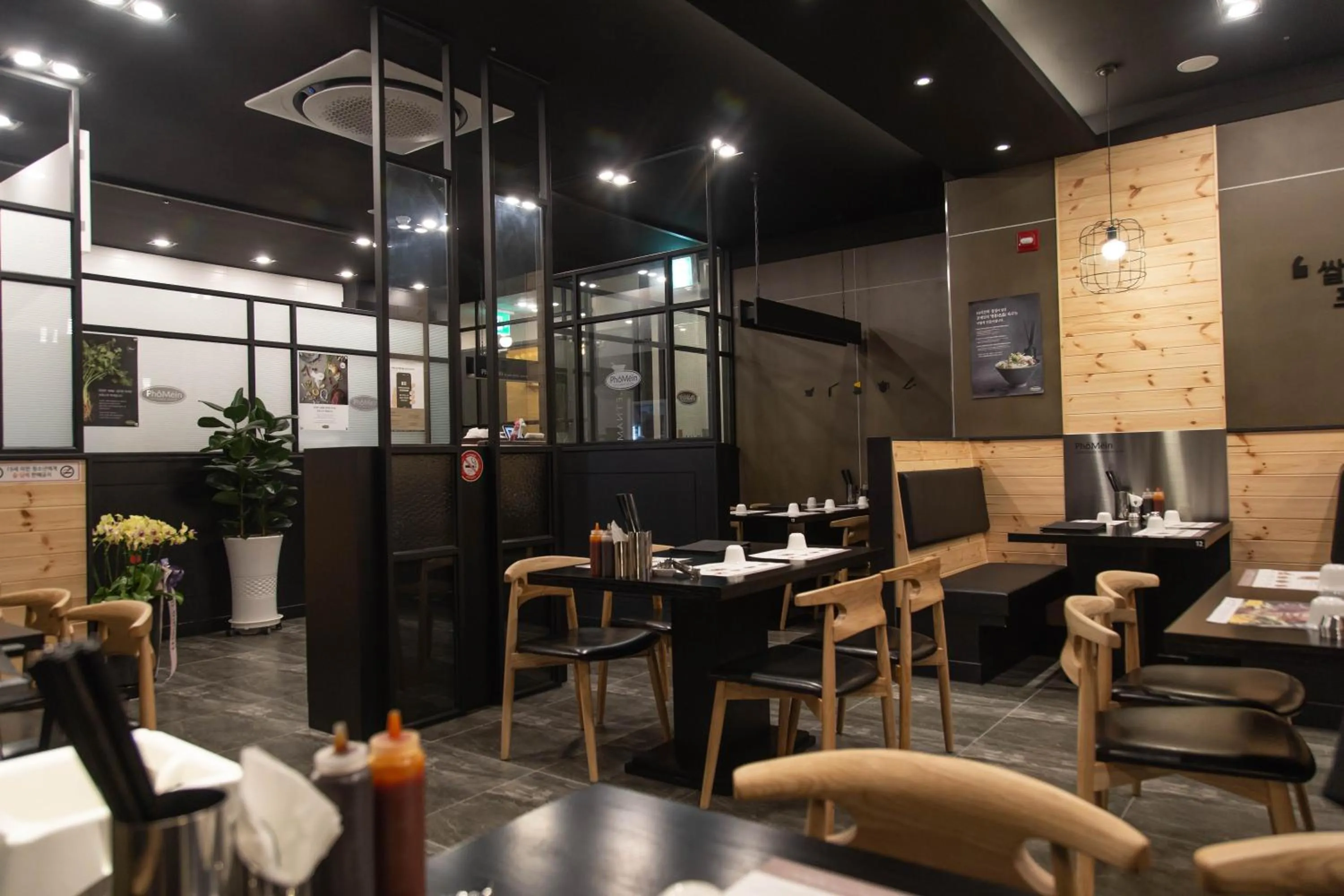 Restaurant/places to eat in Hotel Daoom