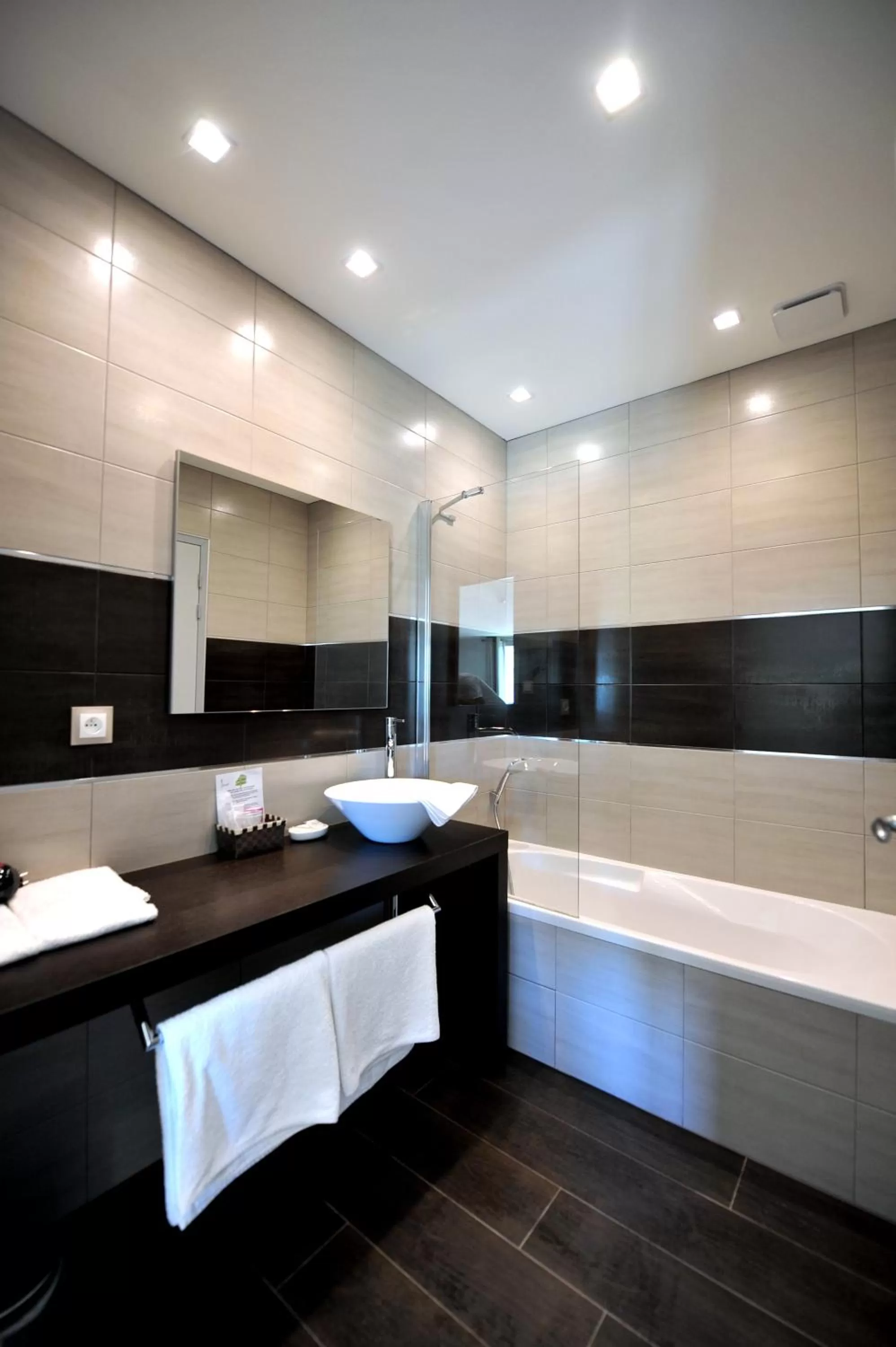 Bathroom in Logis- Hôtel Spa Restaurant l'Epicurial