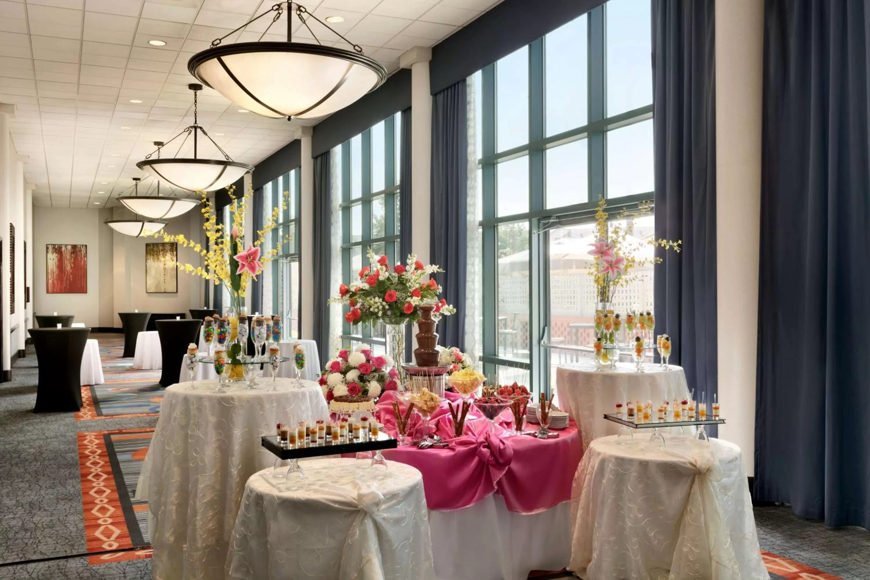 Dining area in Hilton Long Island/Huntington