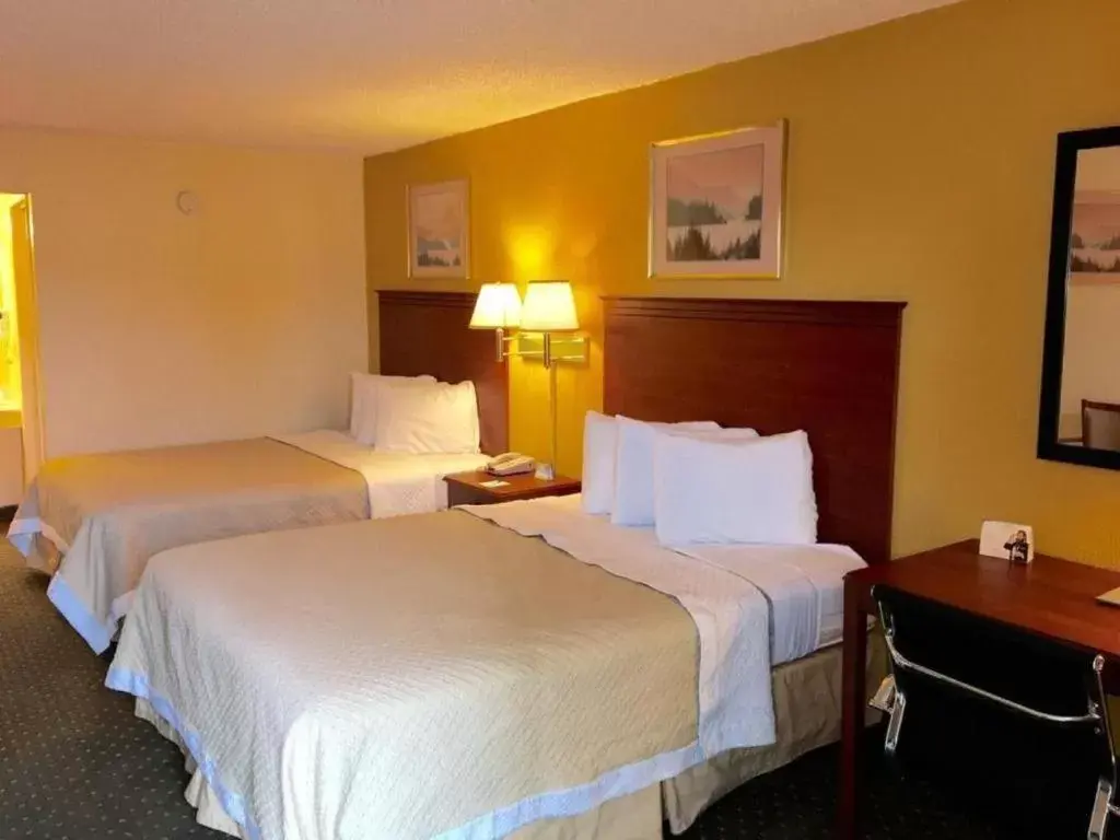 Standard Queen Room with Two Queen Beds - Pet Friendly in Alamo Inn Standard Queen Room with Two Queen Beds - Pet Friendly in Alamo Inn