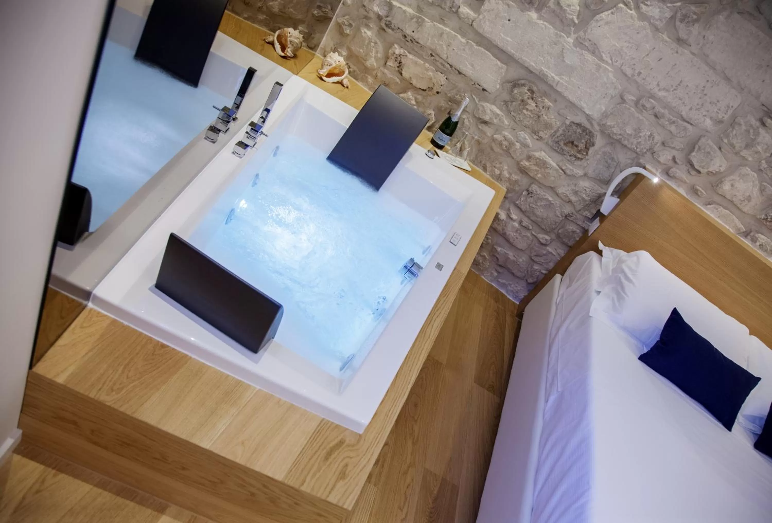 Hot Tub, Bed in Iblaresort Boutique Hotel