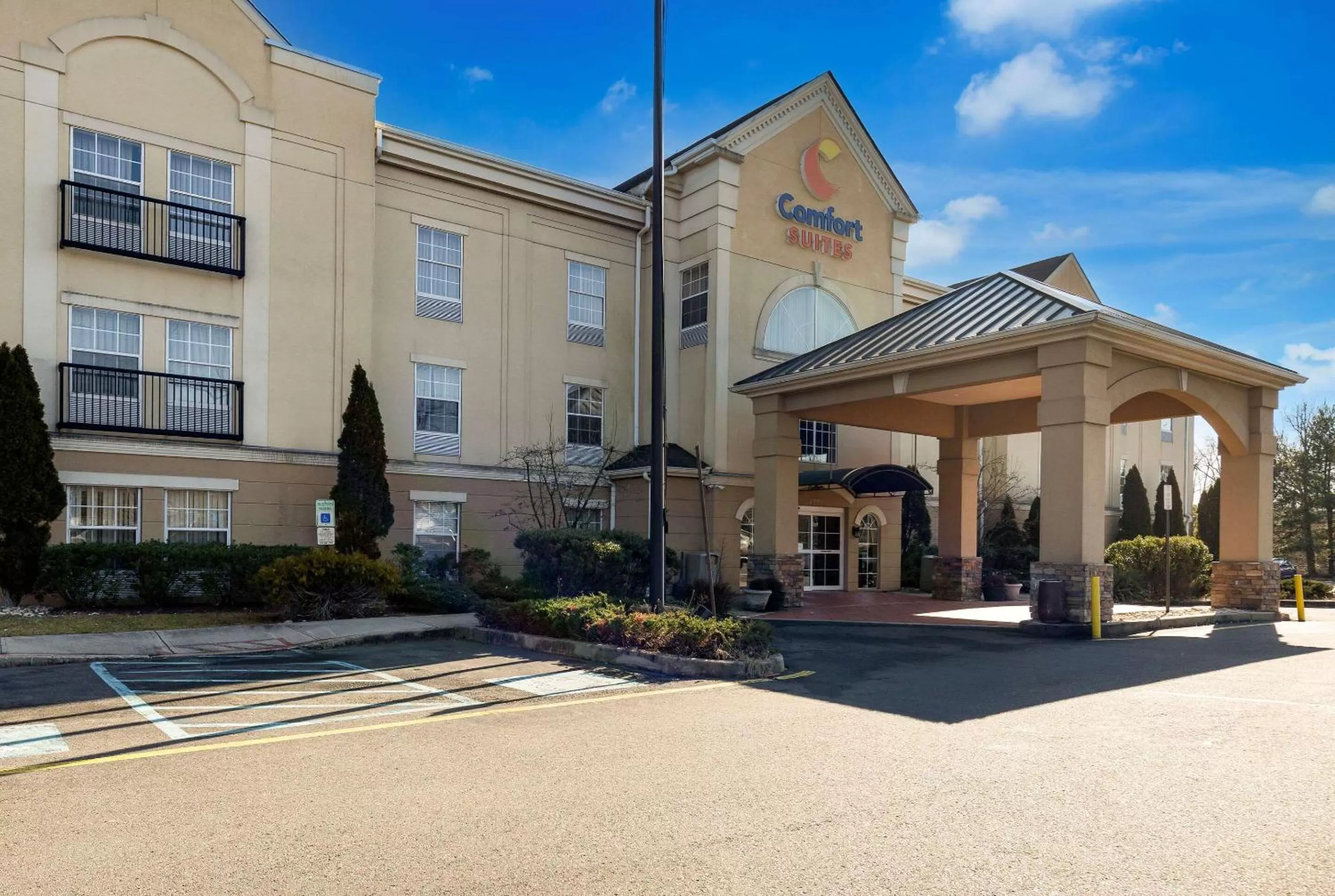 Property building in Comfort Suites Near University