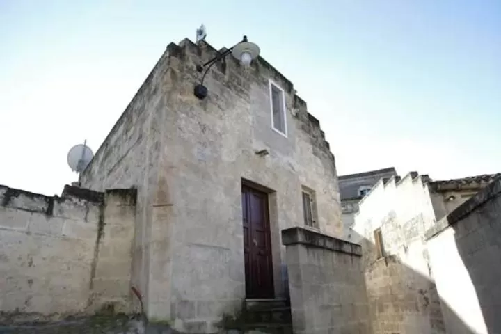 Property building in Le Malve Cave Retreat