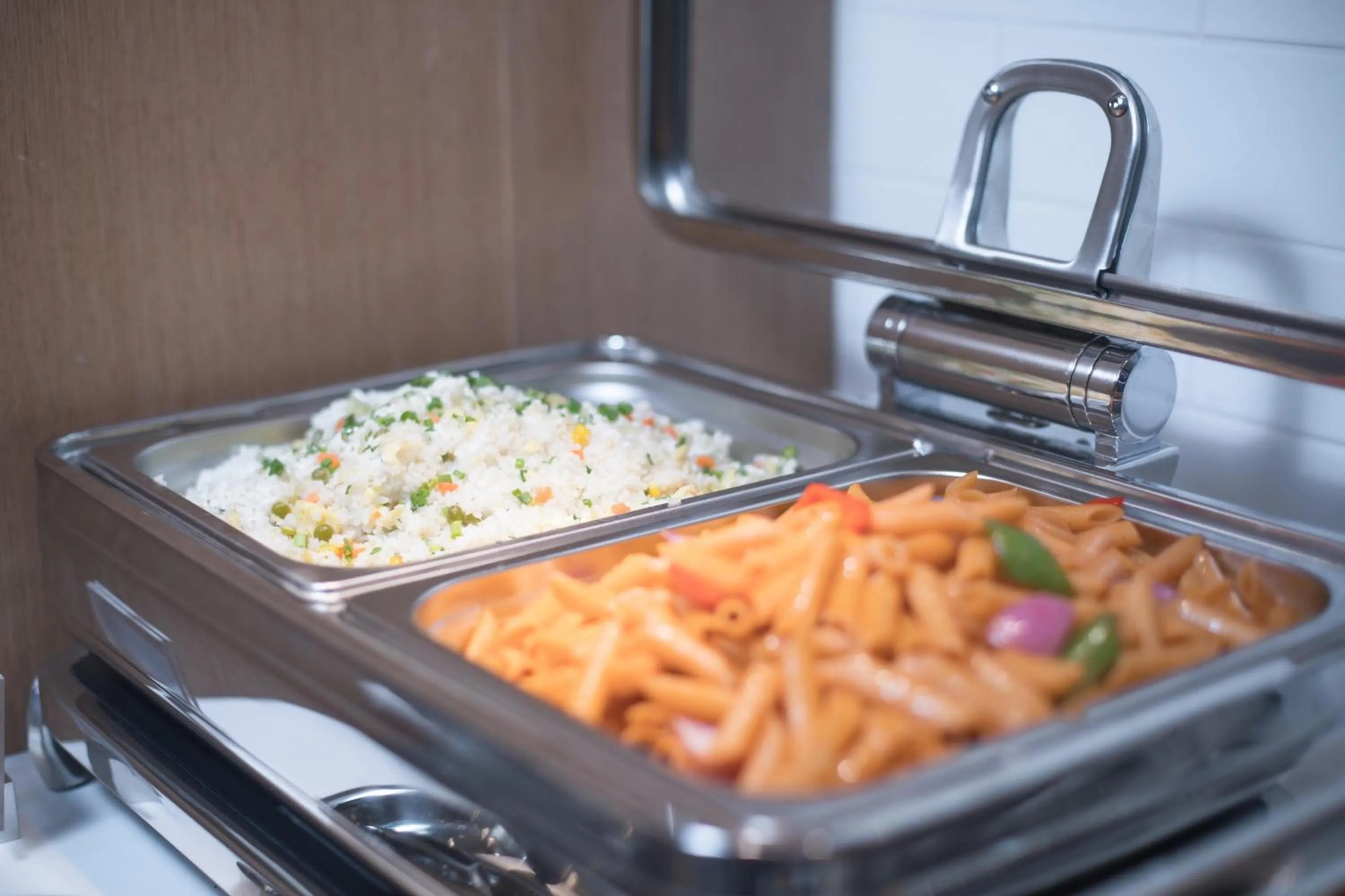 Restaurant/places to eat in Holiday Inn Express Shanghai Jiading Center by IHG