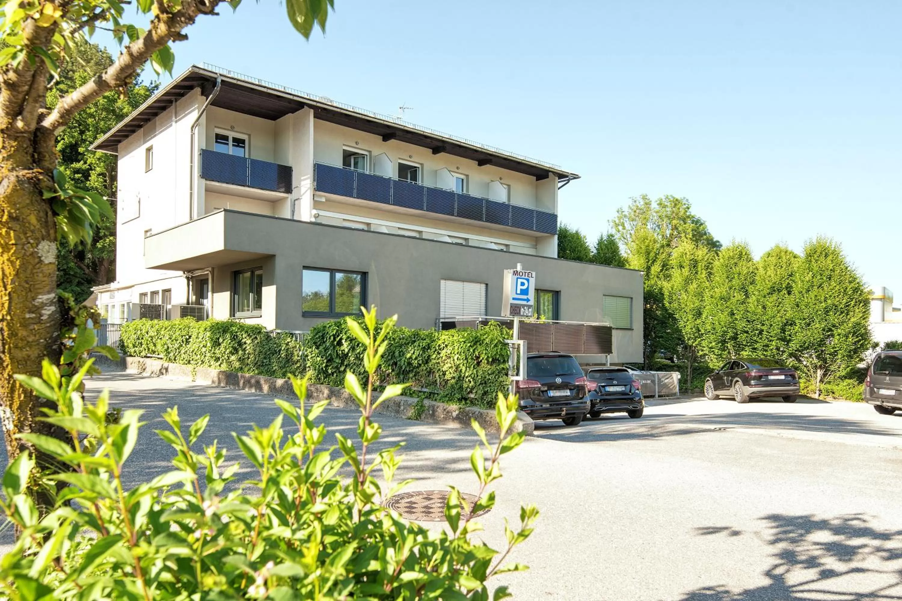 Parking, Property Building in Hotel 24 Checkin Velden