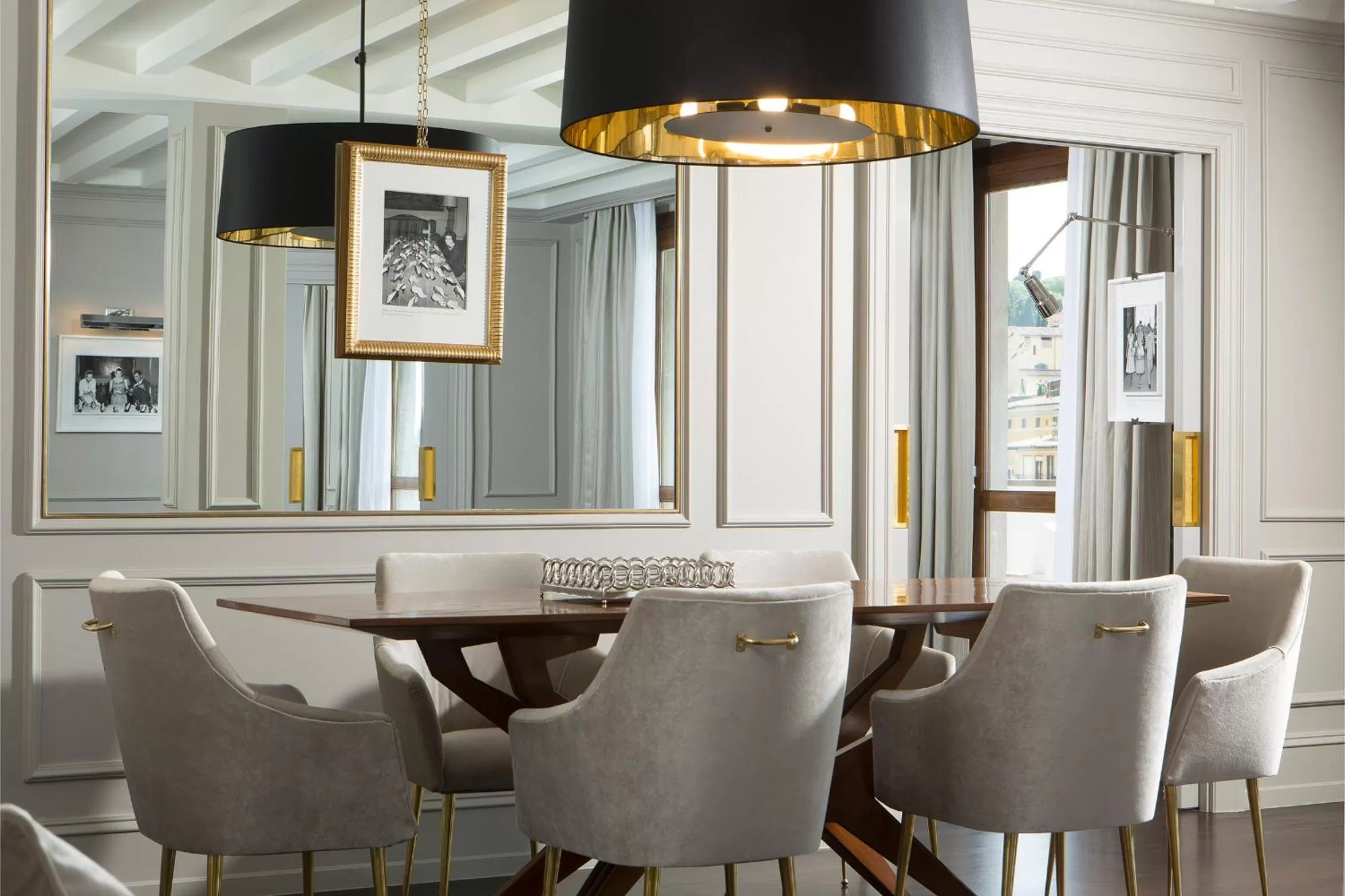 Decorative detail in Portrait Firenze - Lungarno Collection