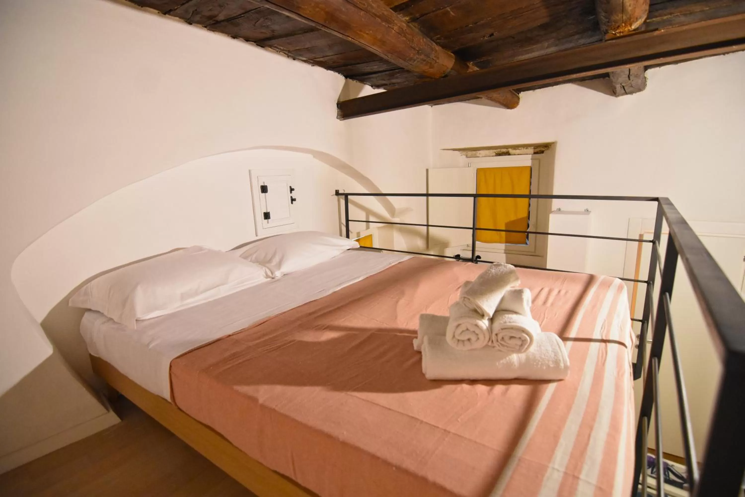 Bed in La Dimora di Artemide B&B