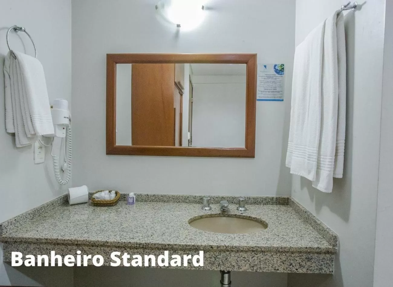 Bathroom in Foz Presidente Comfort Hotel