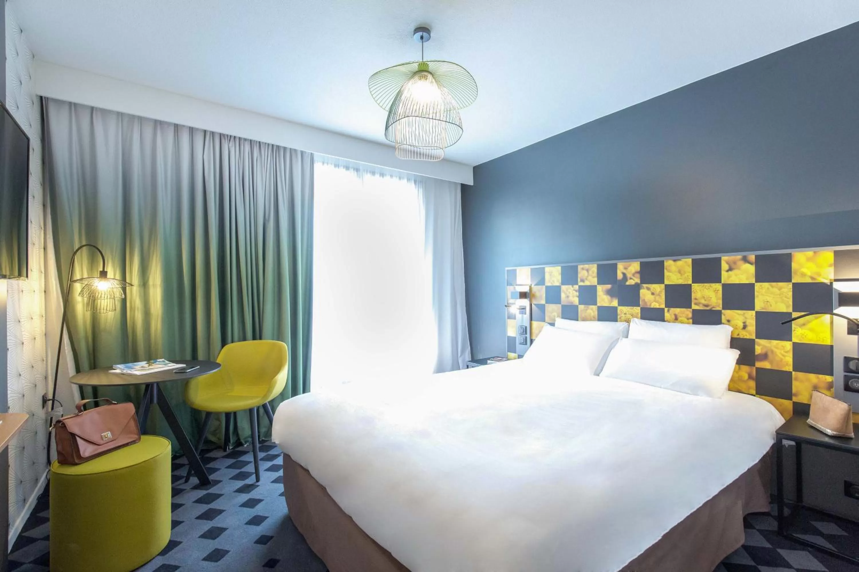 Photo of the whole room, Bed in Mercure Hyères Centre Côte d'Azur