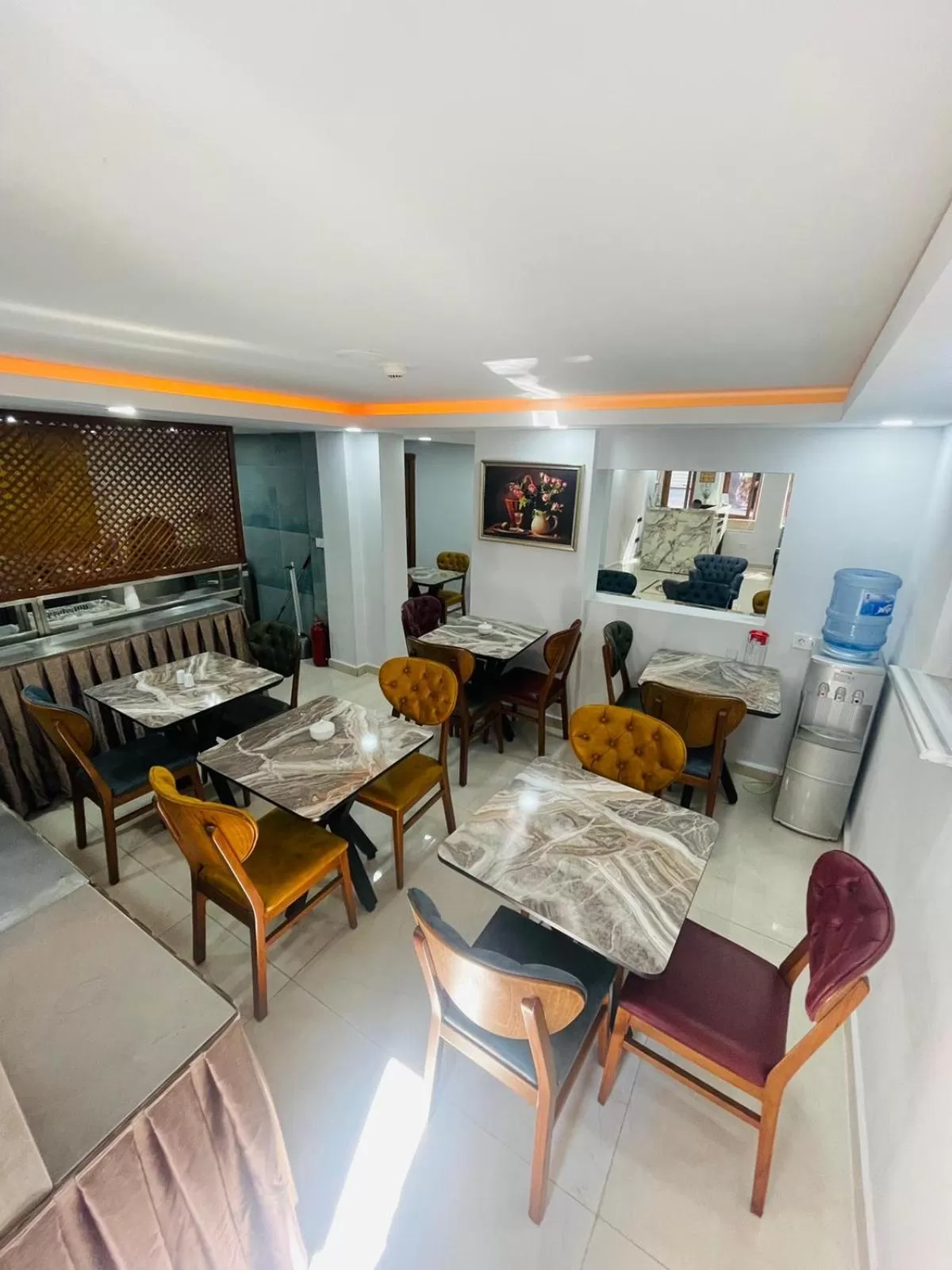 Restaurant/places to eat in Hotel New House