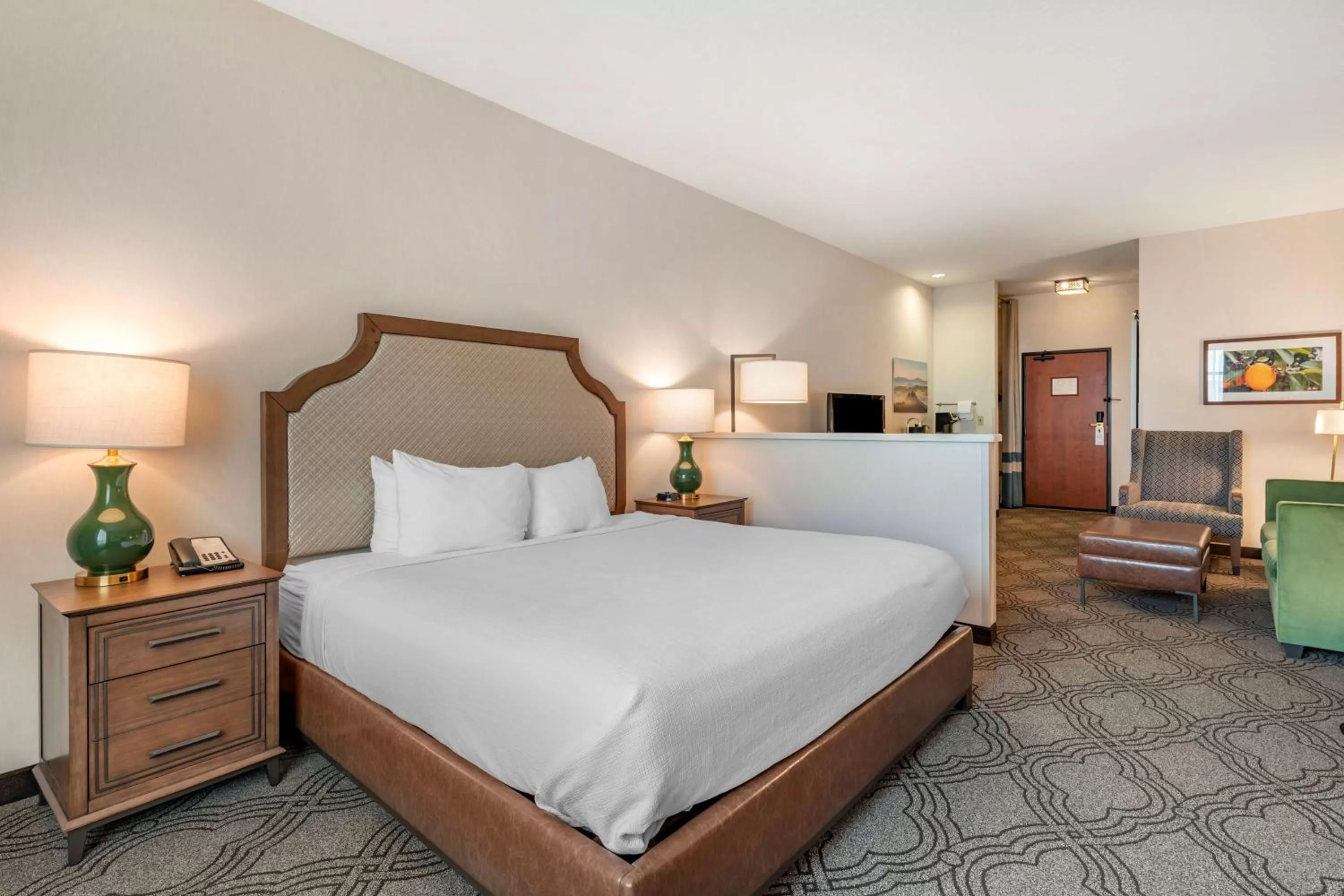 King Suite with Sofa Bed in Best Western Premier Pasco Inn and Suites