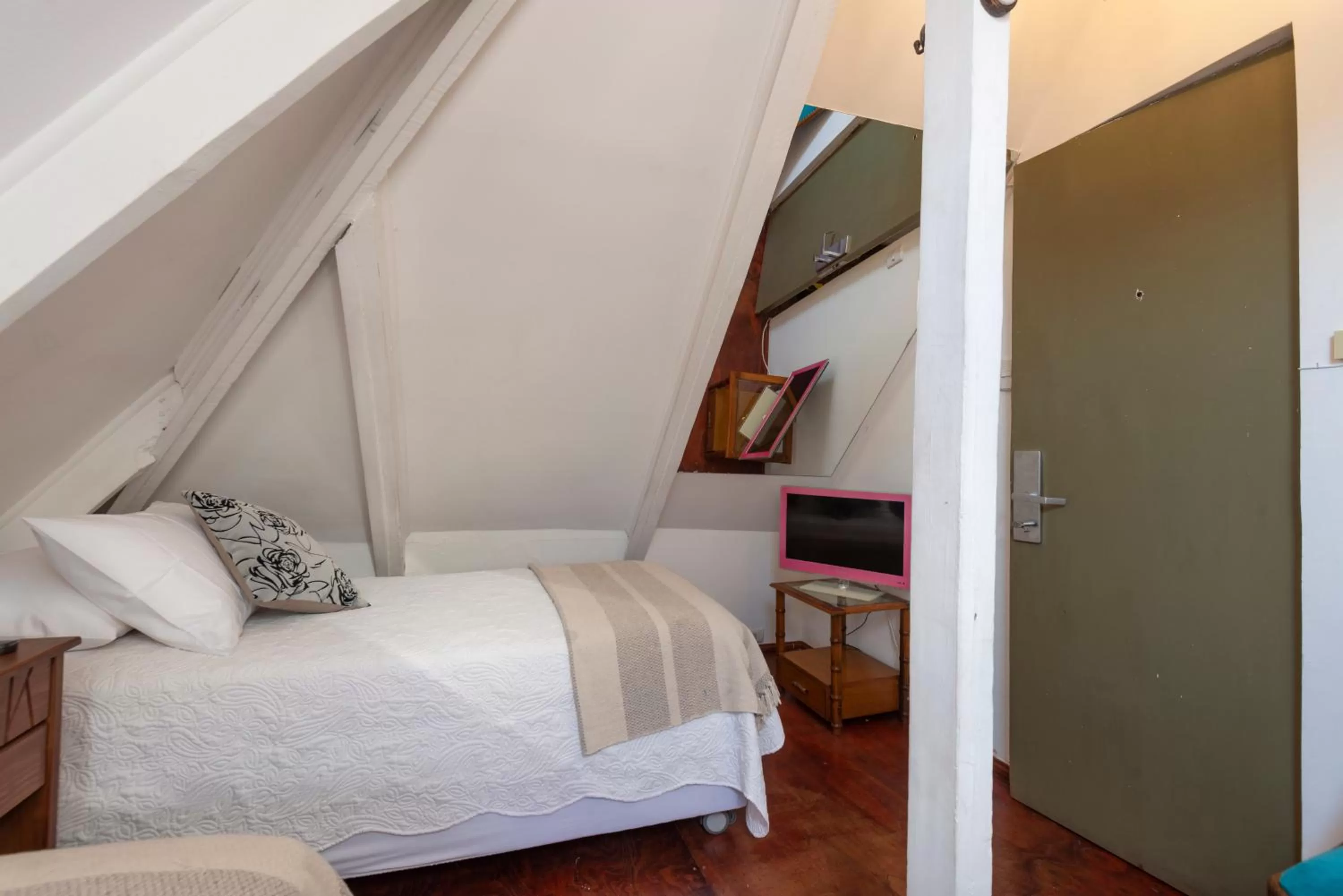 Bed, Room Photo in Providencia Bed & Breakfast