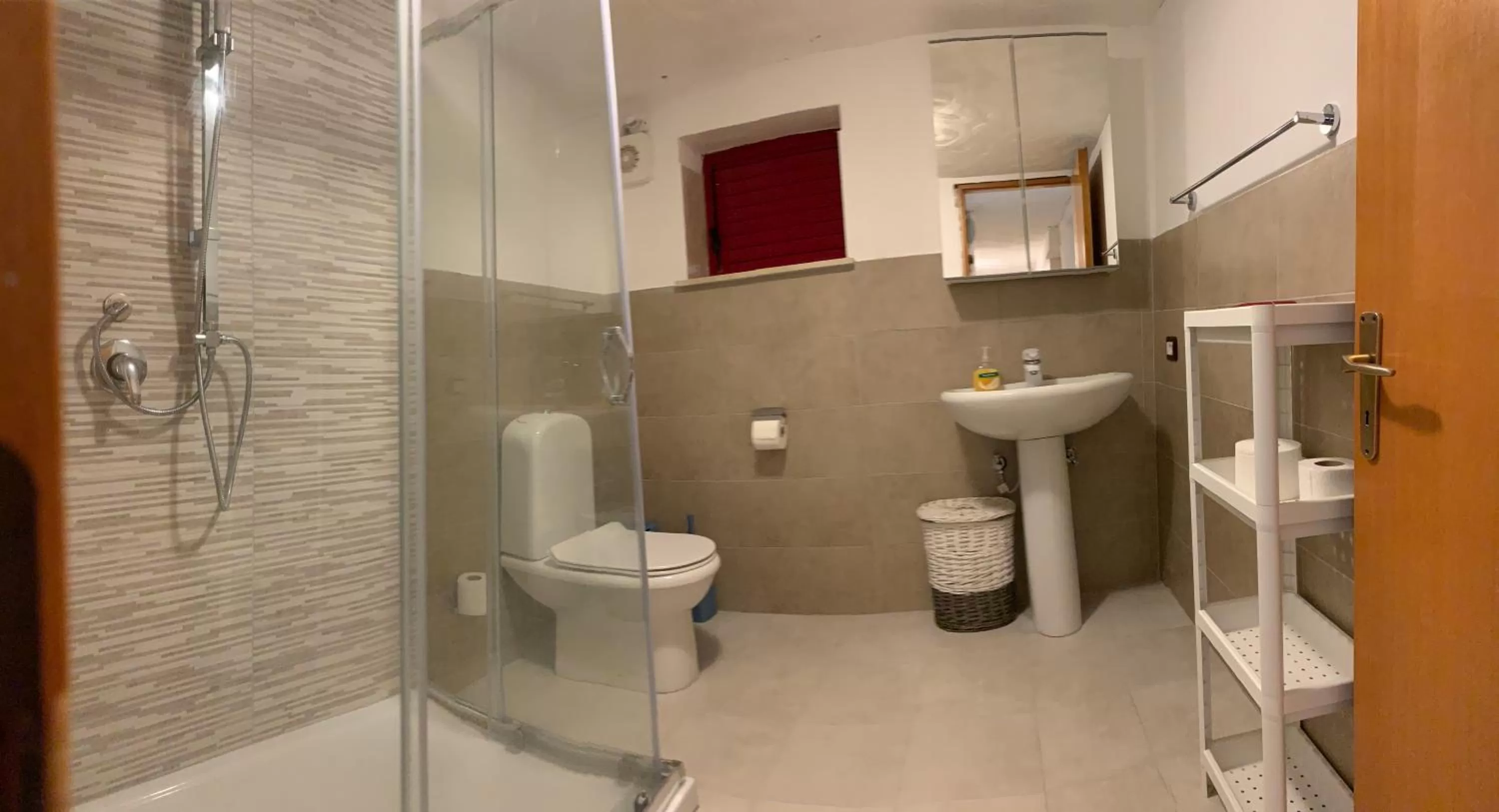 Shower in Bellavista