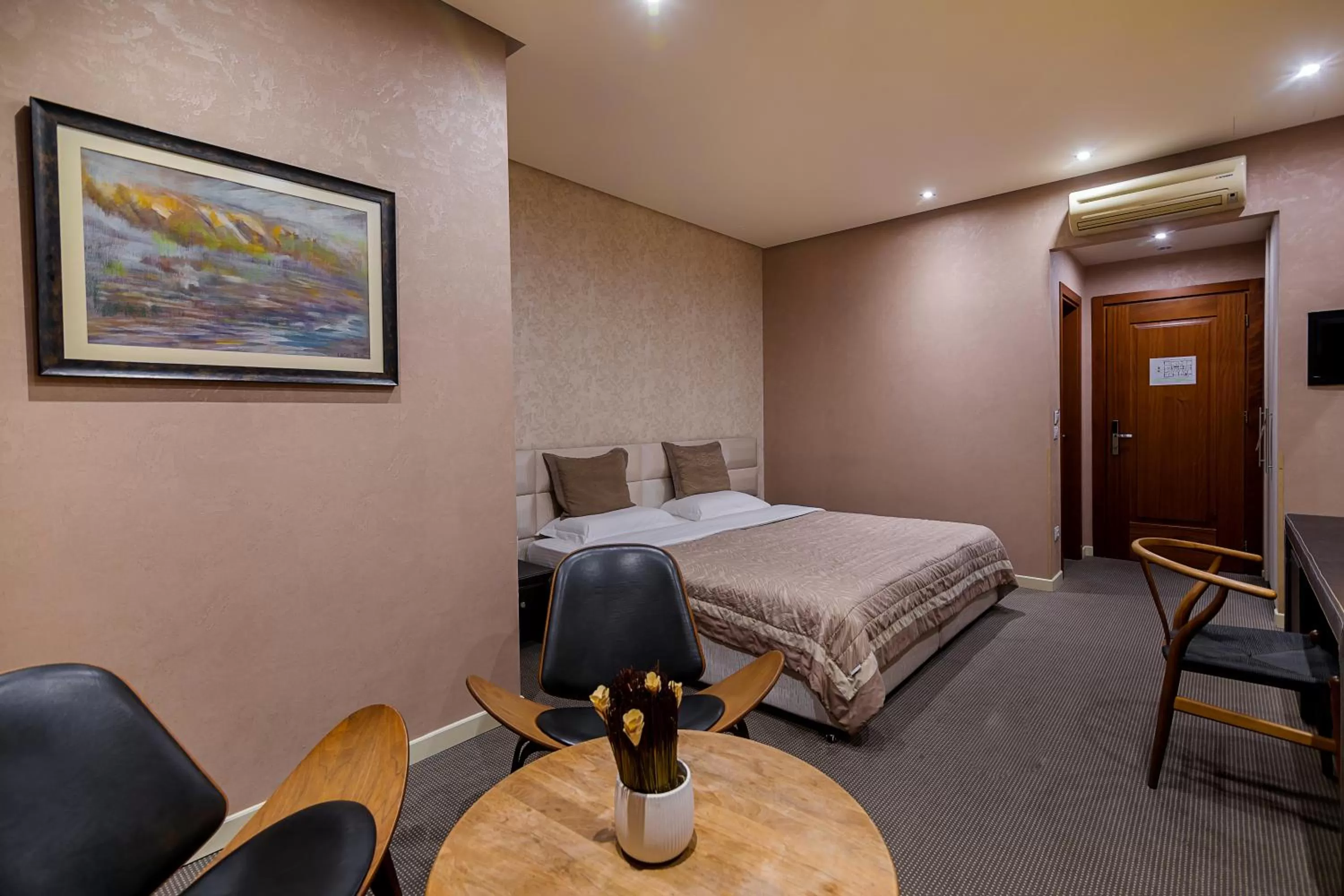 Bedroom, Bed in La Bohème Hotel