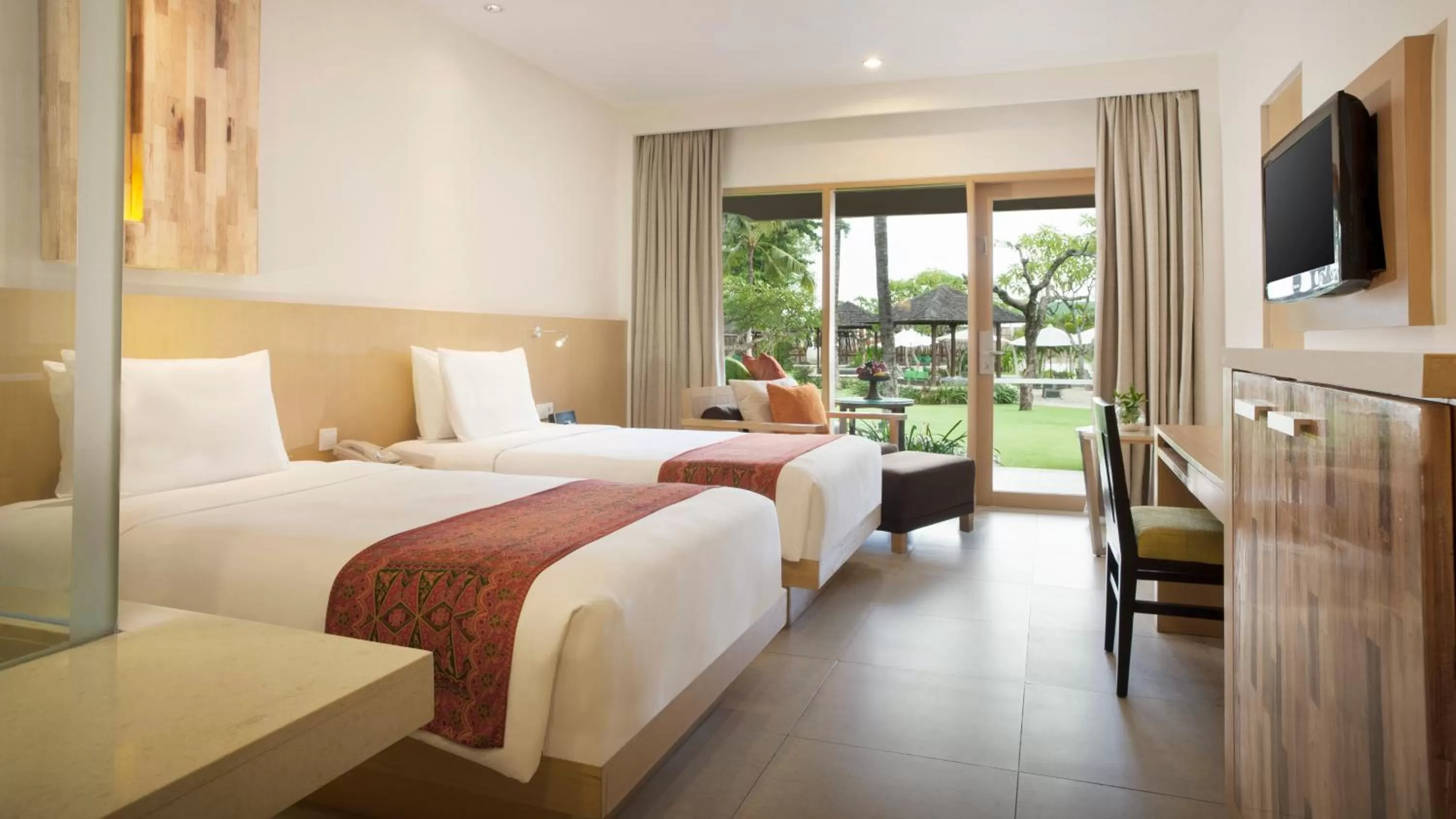 Photo of the whole room, Bed in Holiday Inn Resort Baruna Bali by IHG