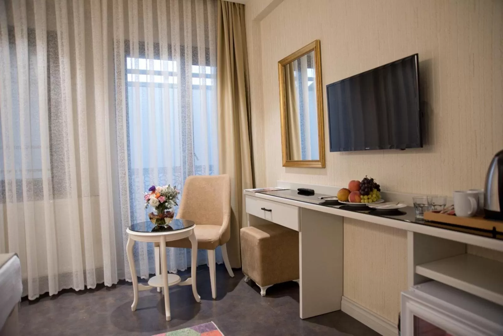 TV and multimedia, Kitchen/Kitchenette in Pruva Hotel