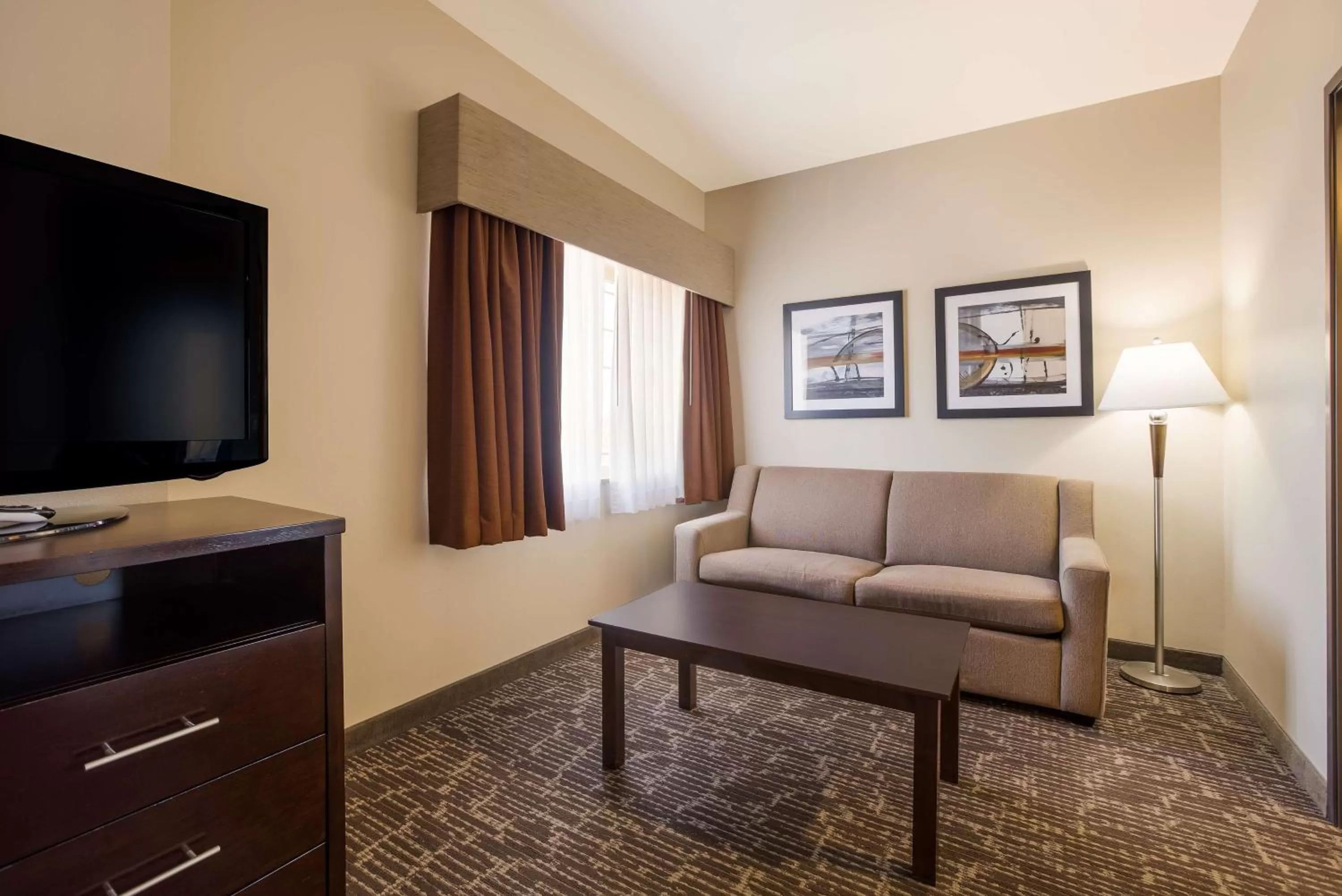 Bedroom in Best Western Northwest Lodge