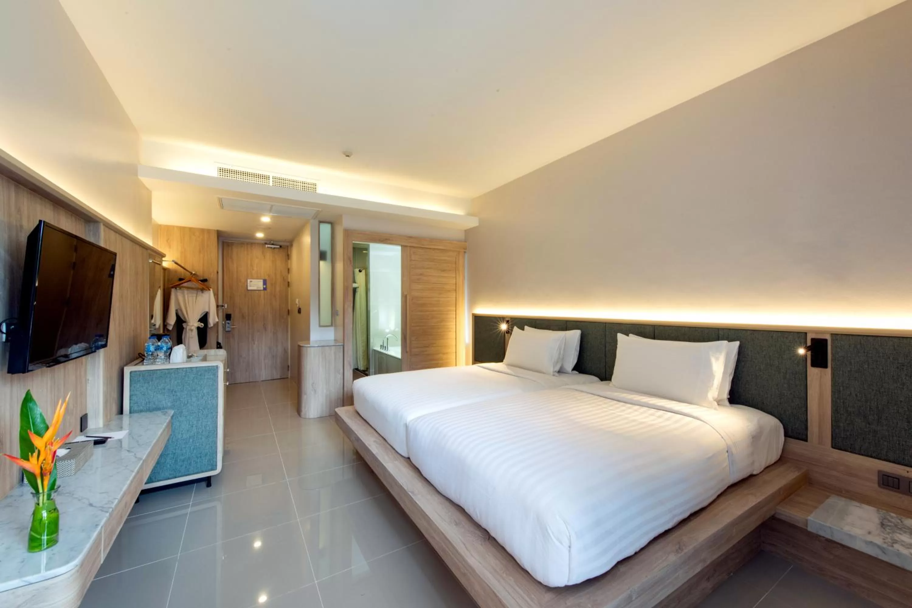 Photo of the whole room, Bed in Holiday Ao Nang Beach Resort, Krabi