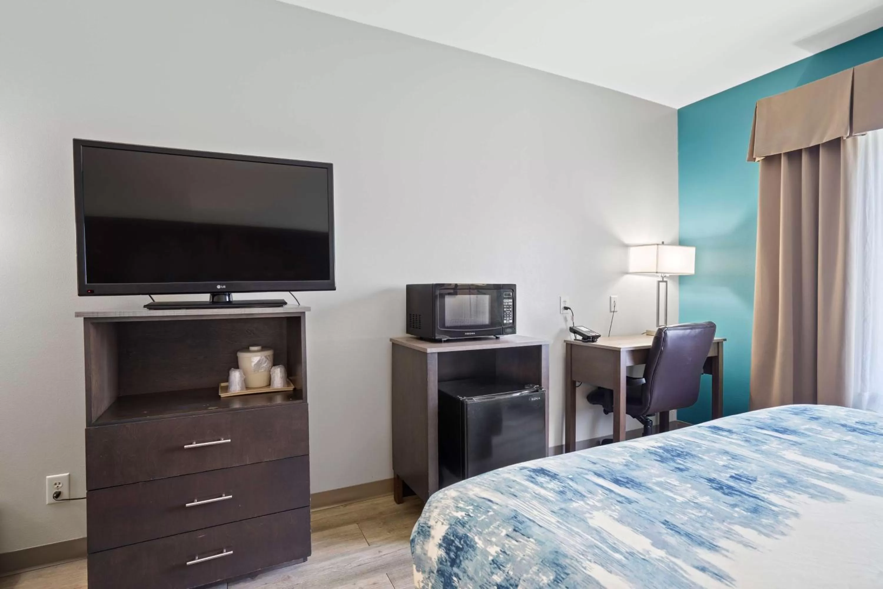 Bedroom, Bed in Blue Water Inn & Suites BW Signature Collection