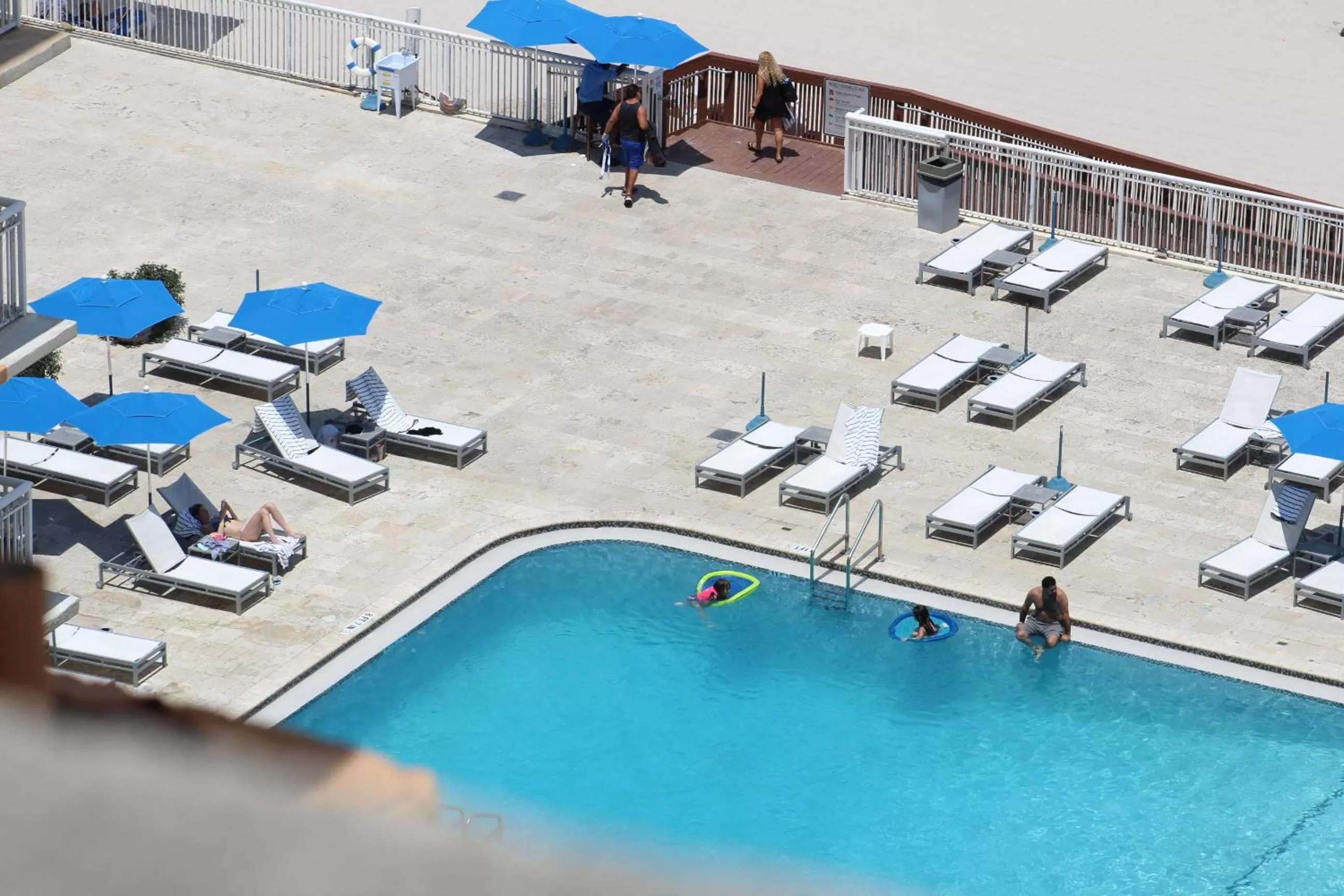 Swimming pool in Ramada Plaza by Wyndham Marco Polo Beach Resort