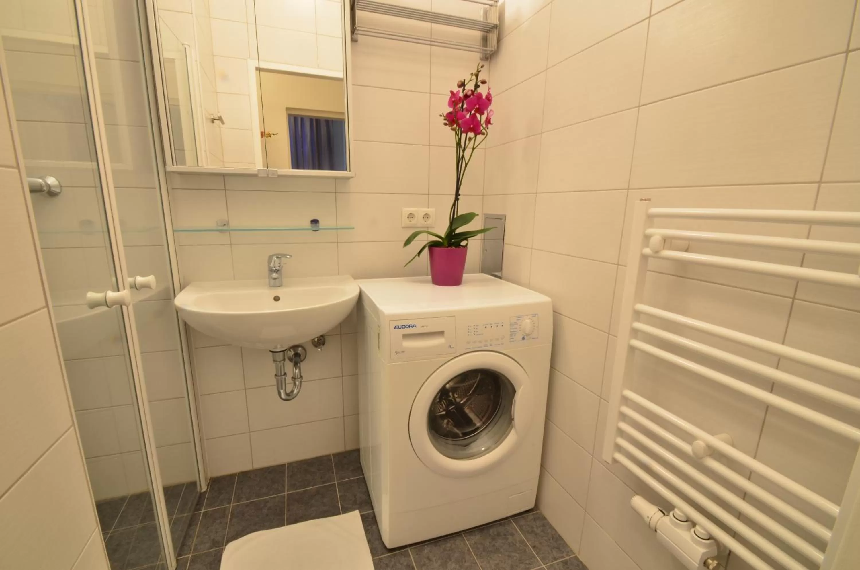 Bathroom in AJO Apartments - Messe City Flat - Self-Check-in
