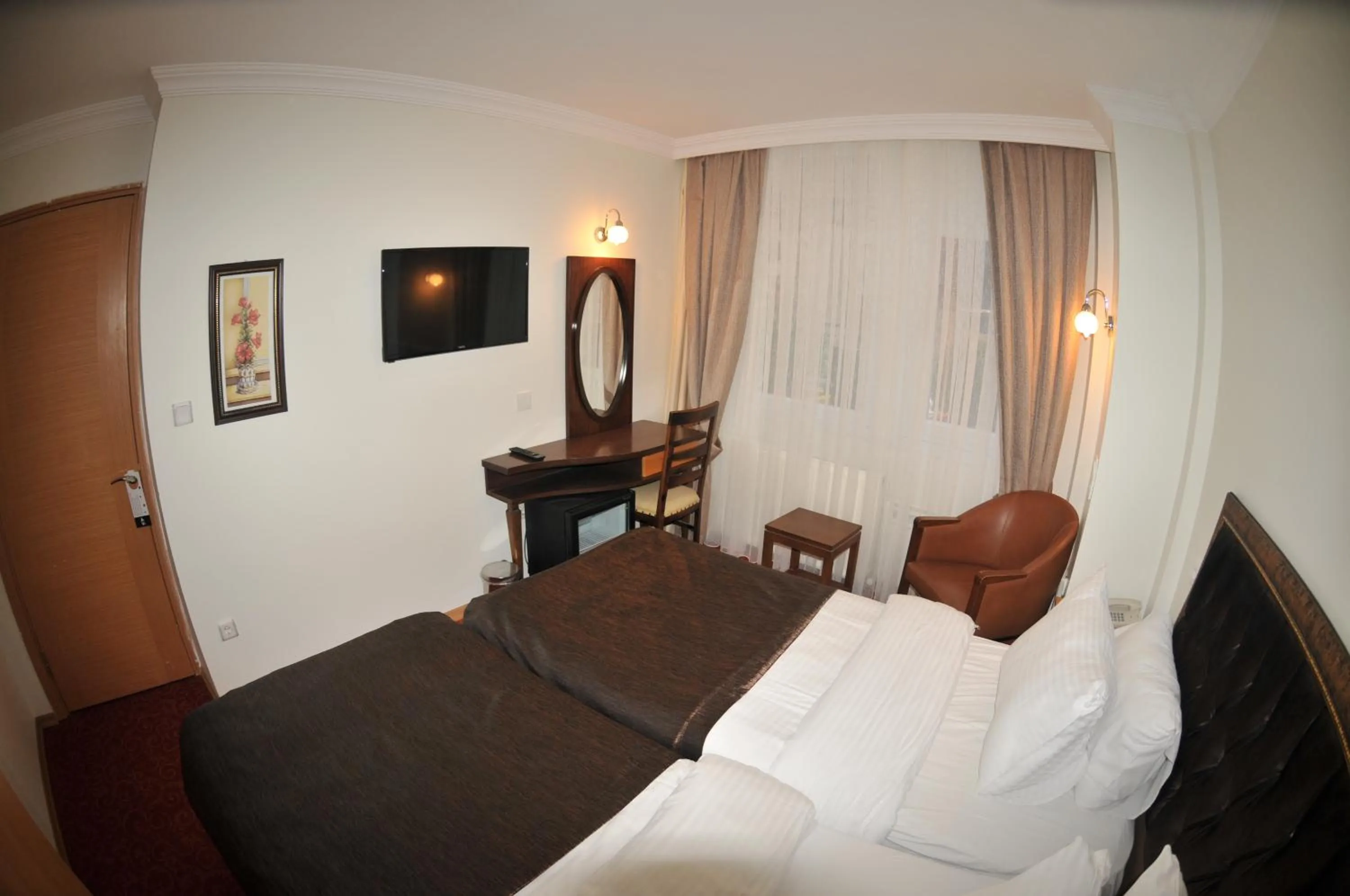 Photo of the whole room in Palace Point Hotel