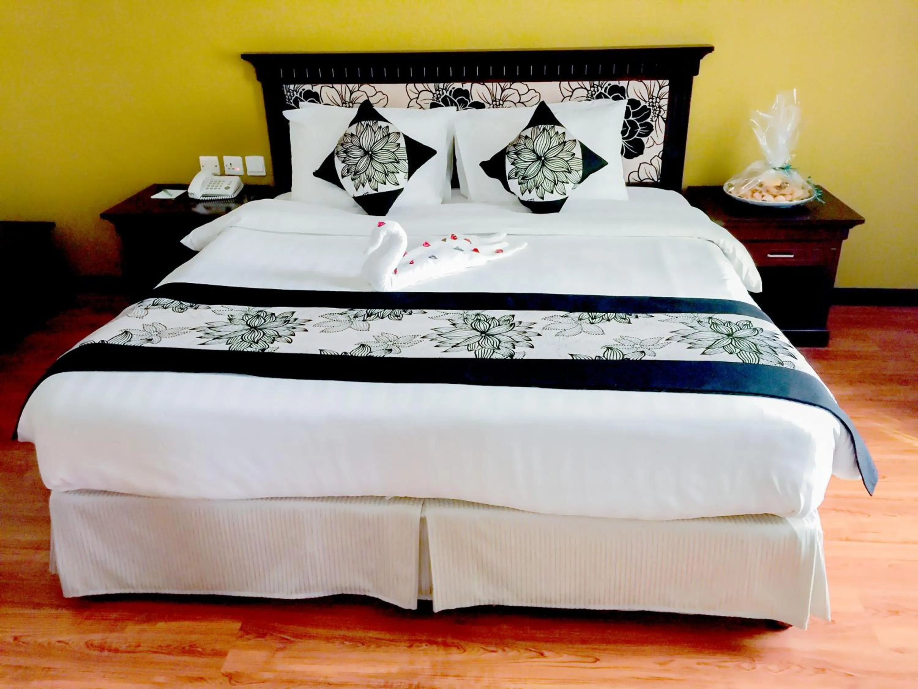 Bed in Pars International Hotel