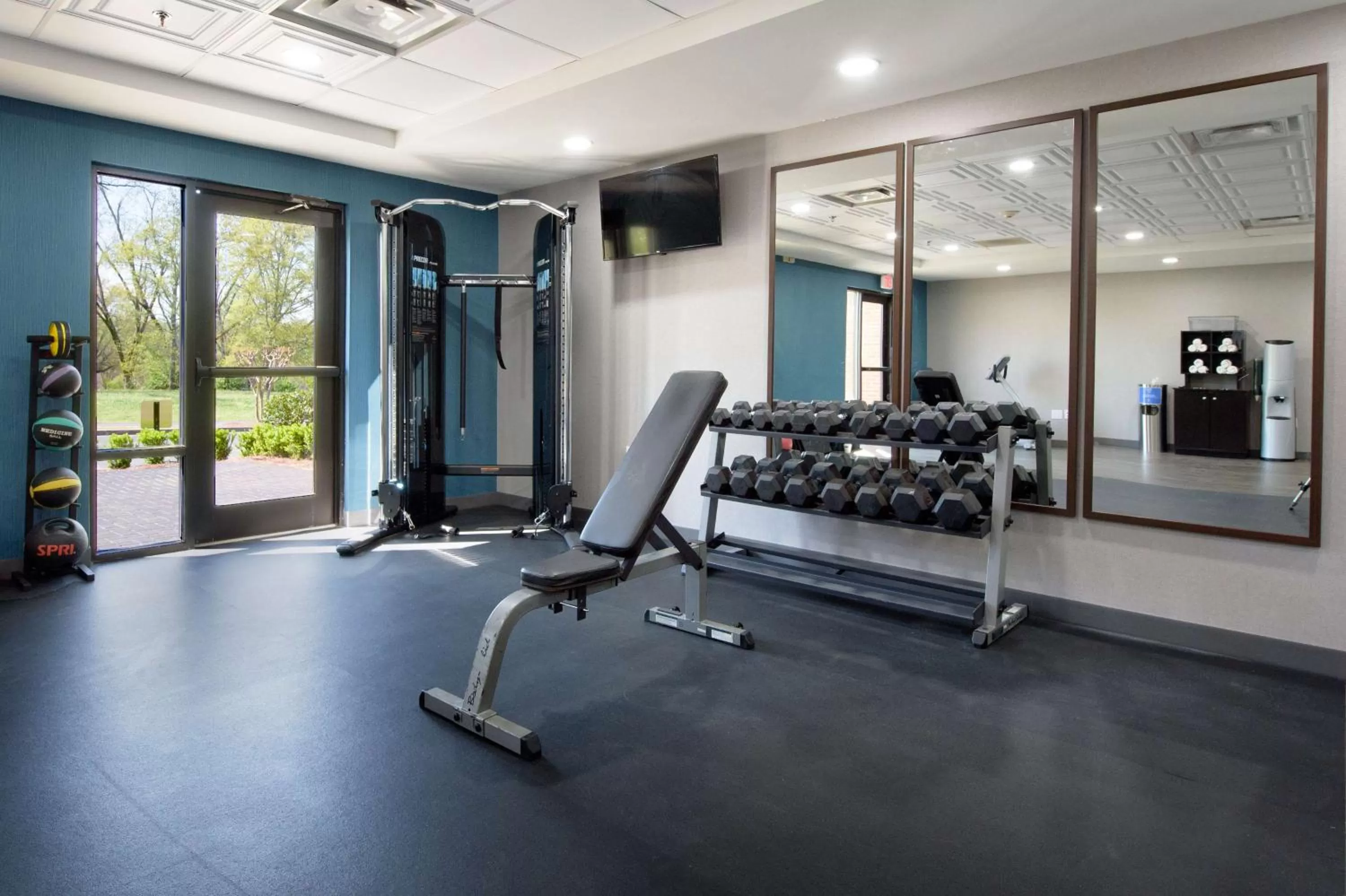 Fitness centre/facilities in Hampton Inn Fayetteville