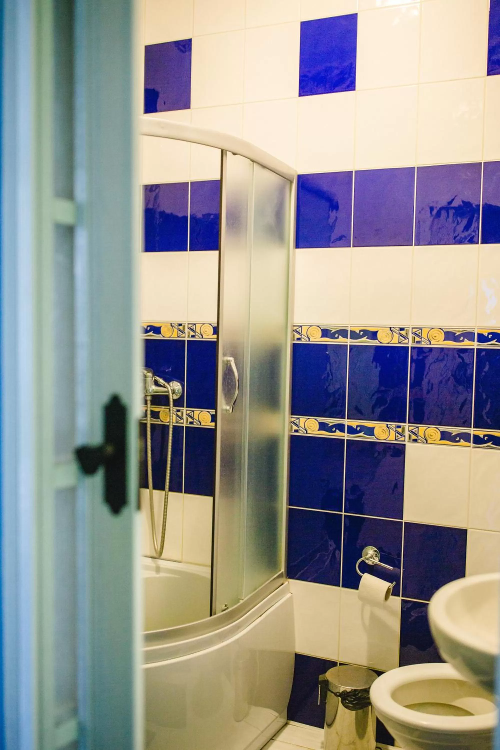 Shower, Bathroom in Kolyba Opryshkiv