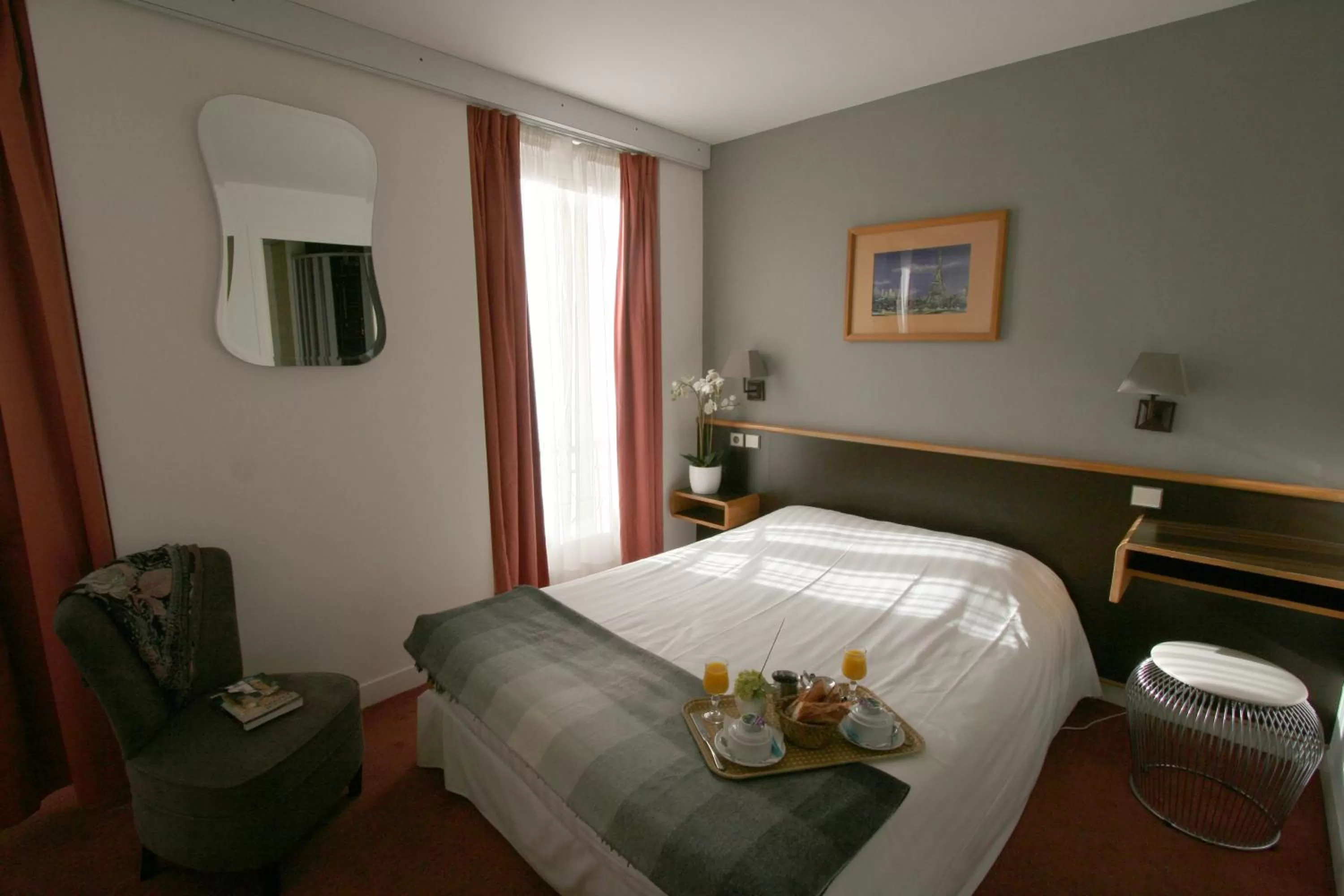 Photo of the whole room, Bed in Denfert-Montparnasse