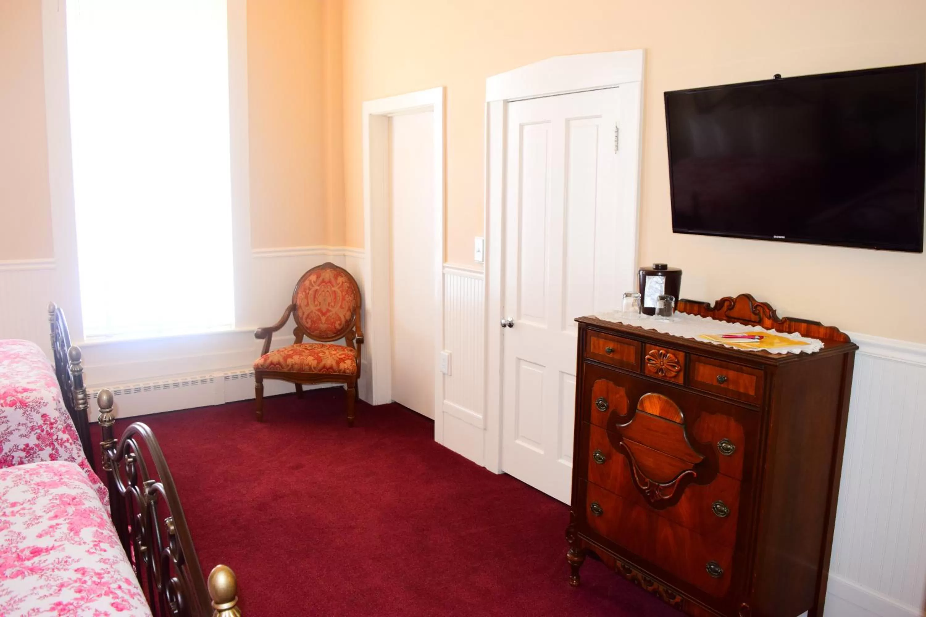 Bed in Grand Imperial Hotel