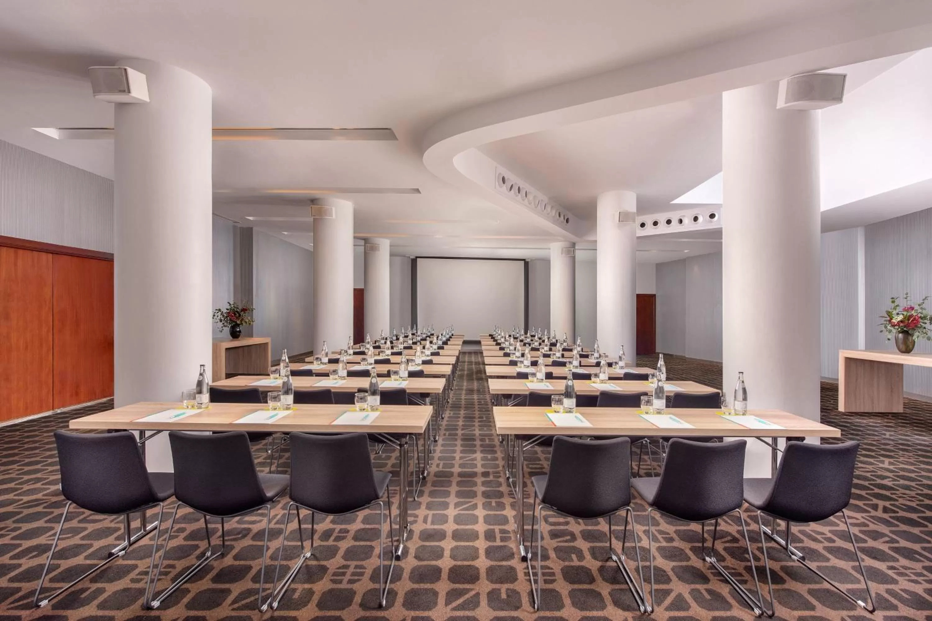 Meeting/conference room in Le Meridien Barcelona