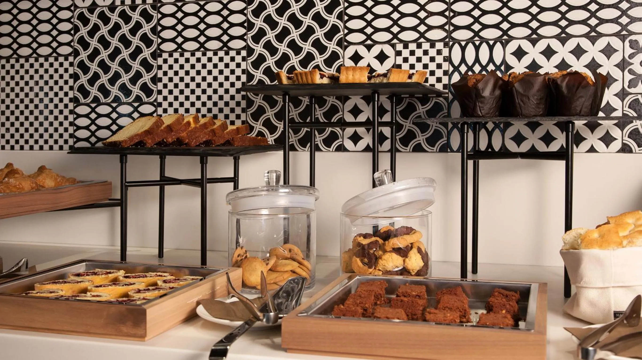 Continental breakfast in G Hotel Pescara