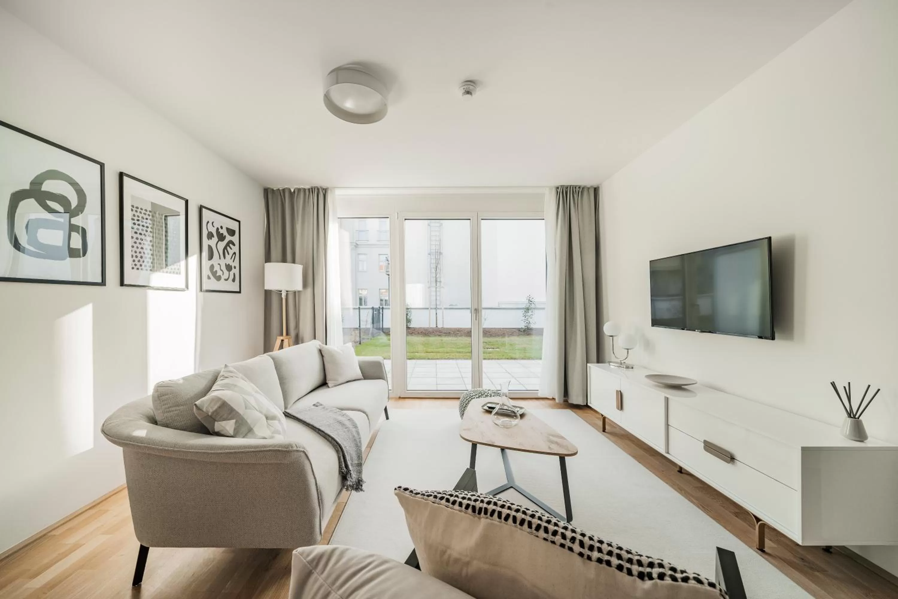 Two-Bedroom Townhouse and private Garden in URBM rise