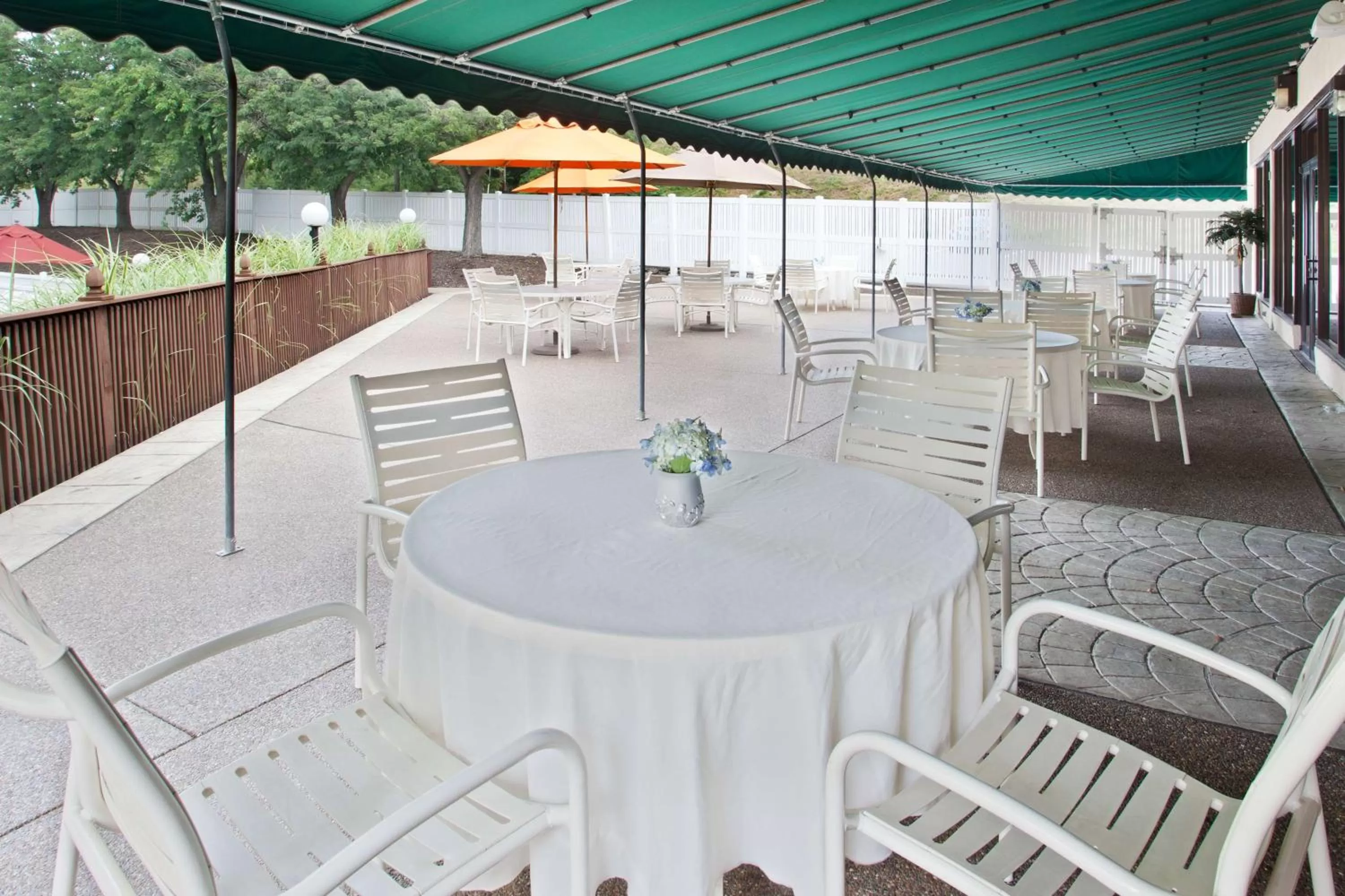 Restaurant/places to eat in DoubleTree by Hilton Washington Meadow Lands Casino Area