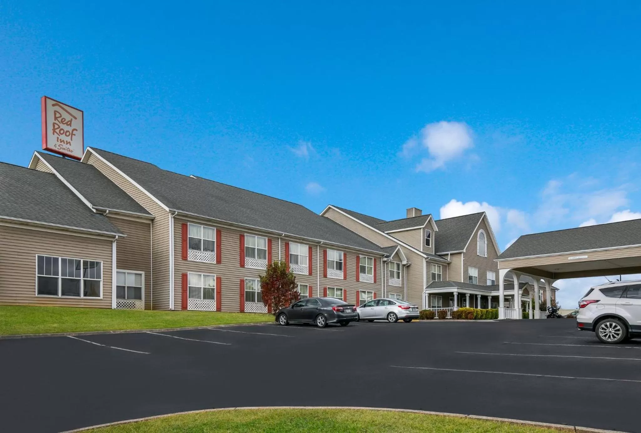 Property building in Red Roof Inn & Suites Knoxville East