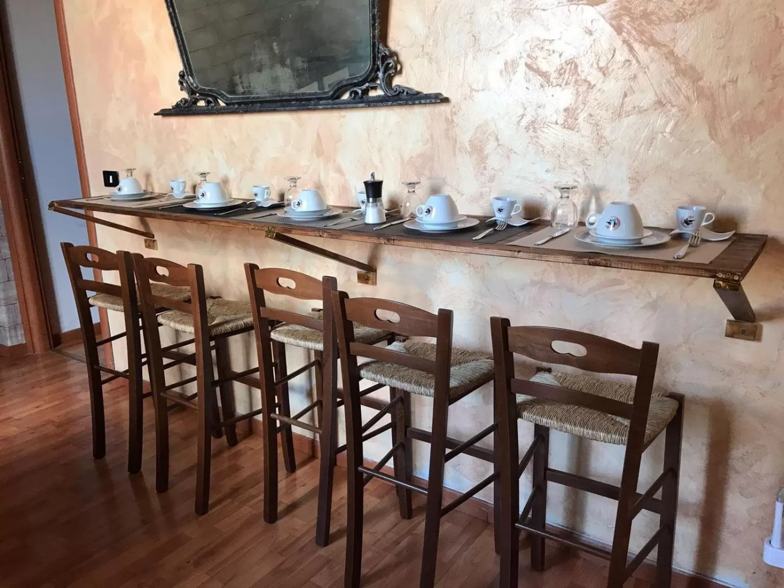 Communal lounge/ TV room in B&B Camelot